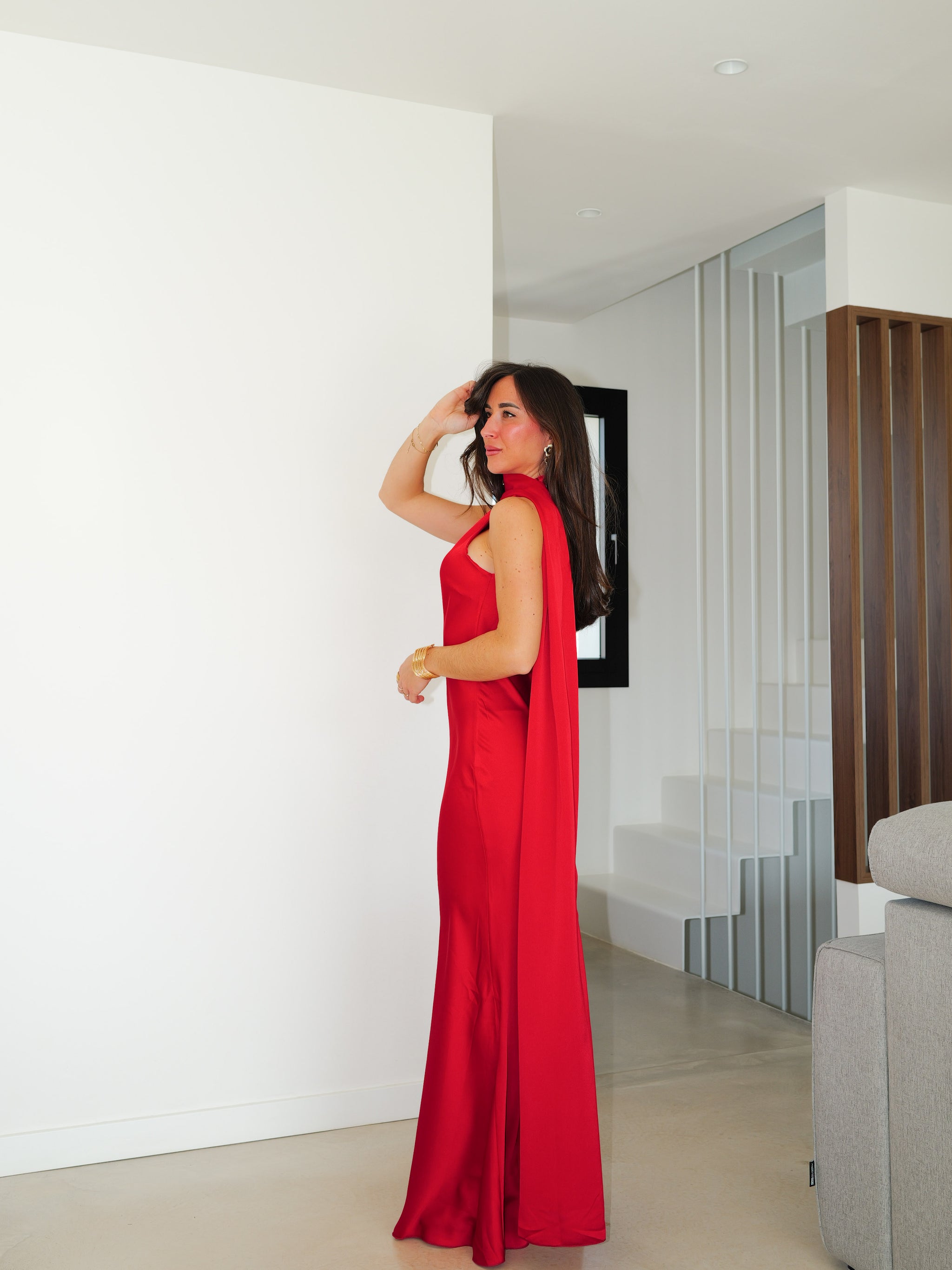 Longue robe tour de cou en satin rouge