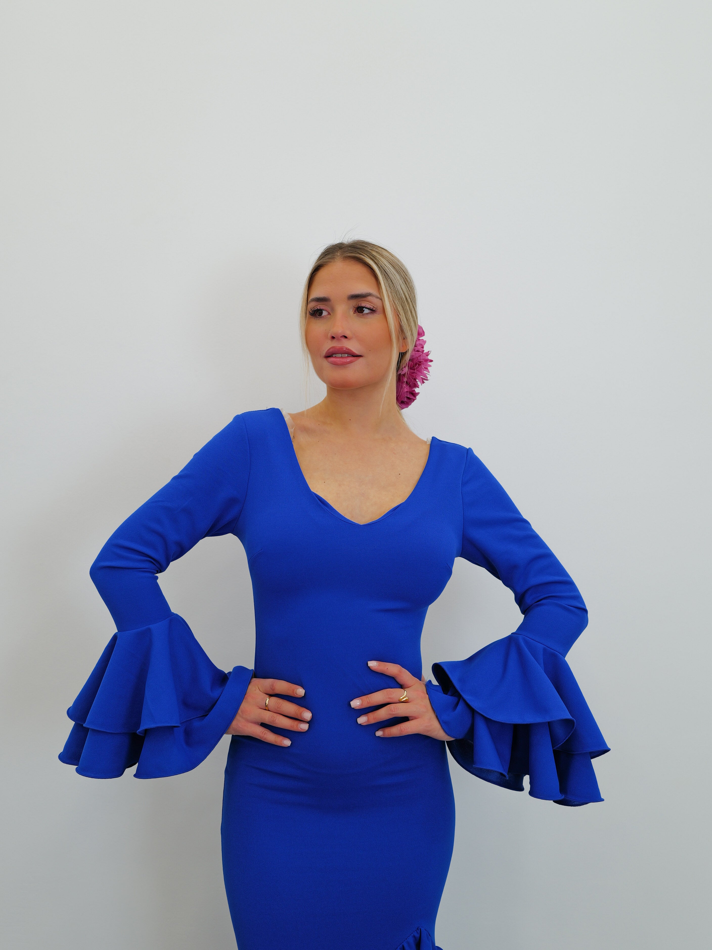 Robe flamenco asymétrique avec volants en klein