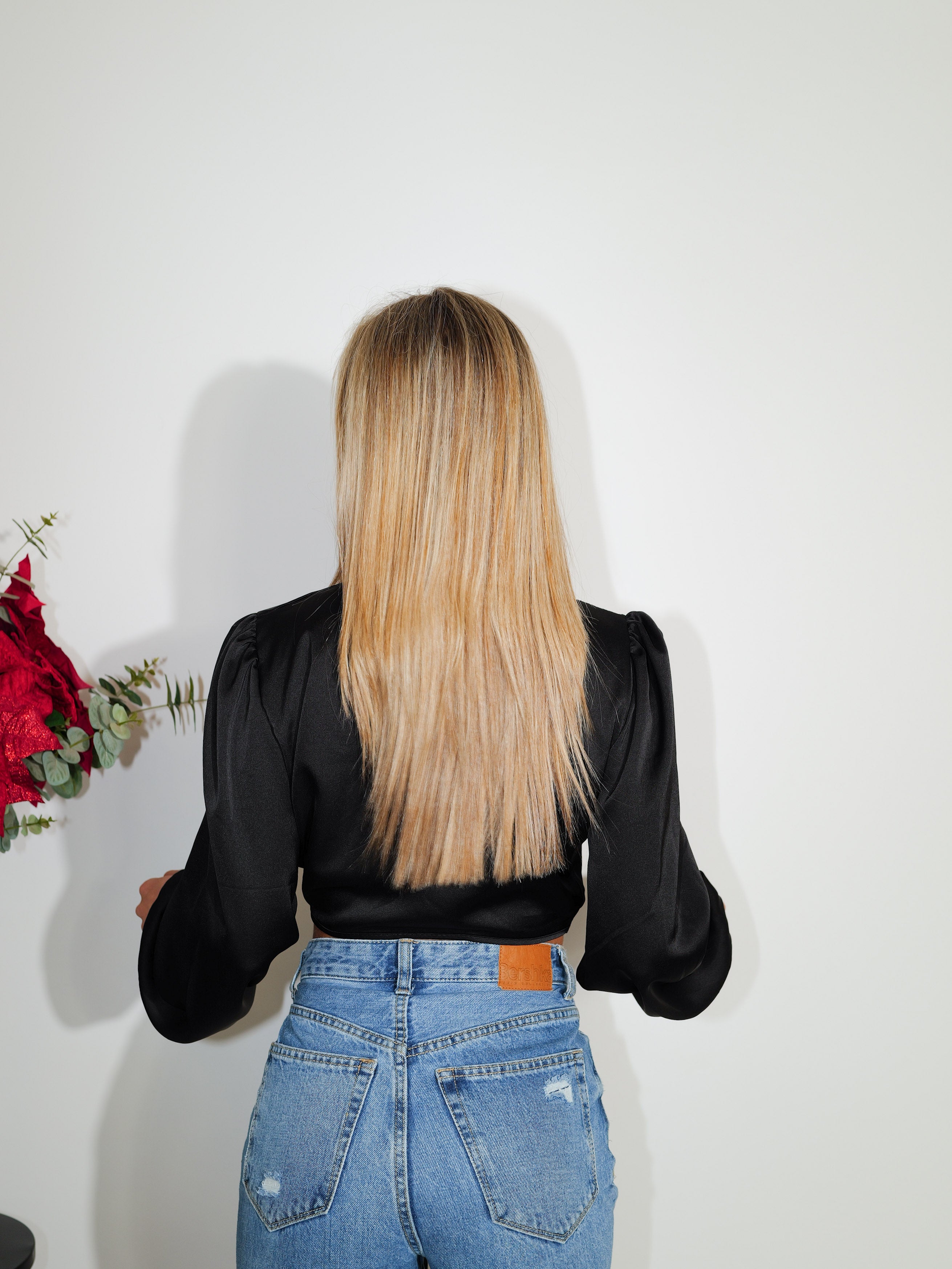 Blouse croisée en satin noir