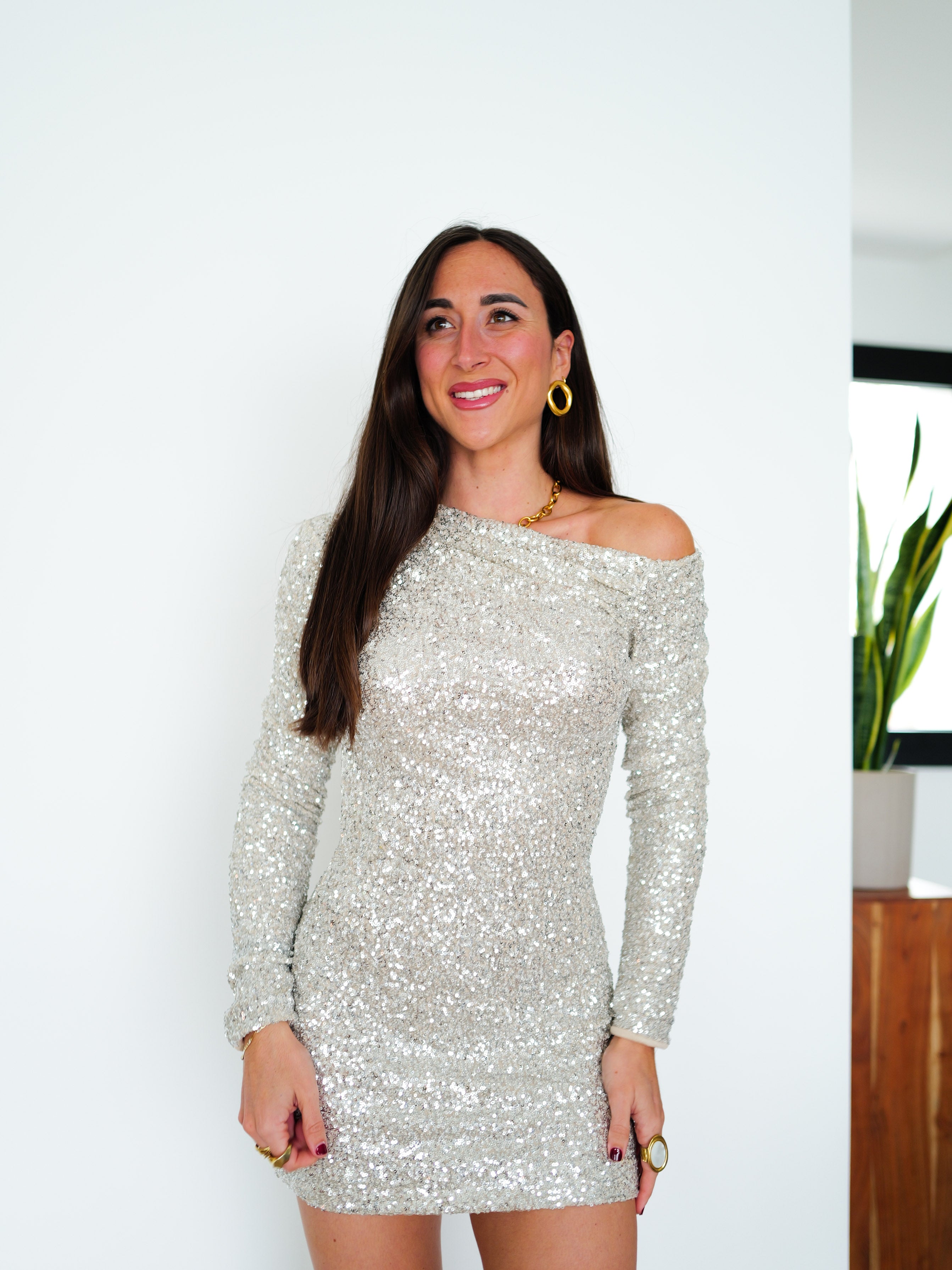 Mini robe asymétrique beige à paillettes