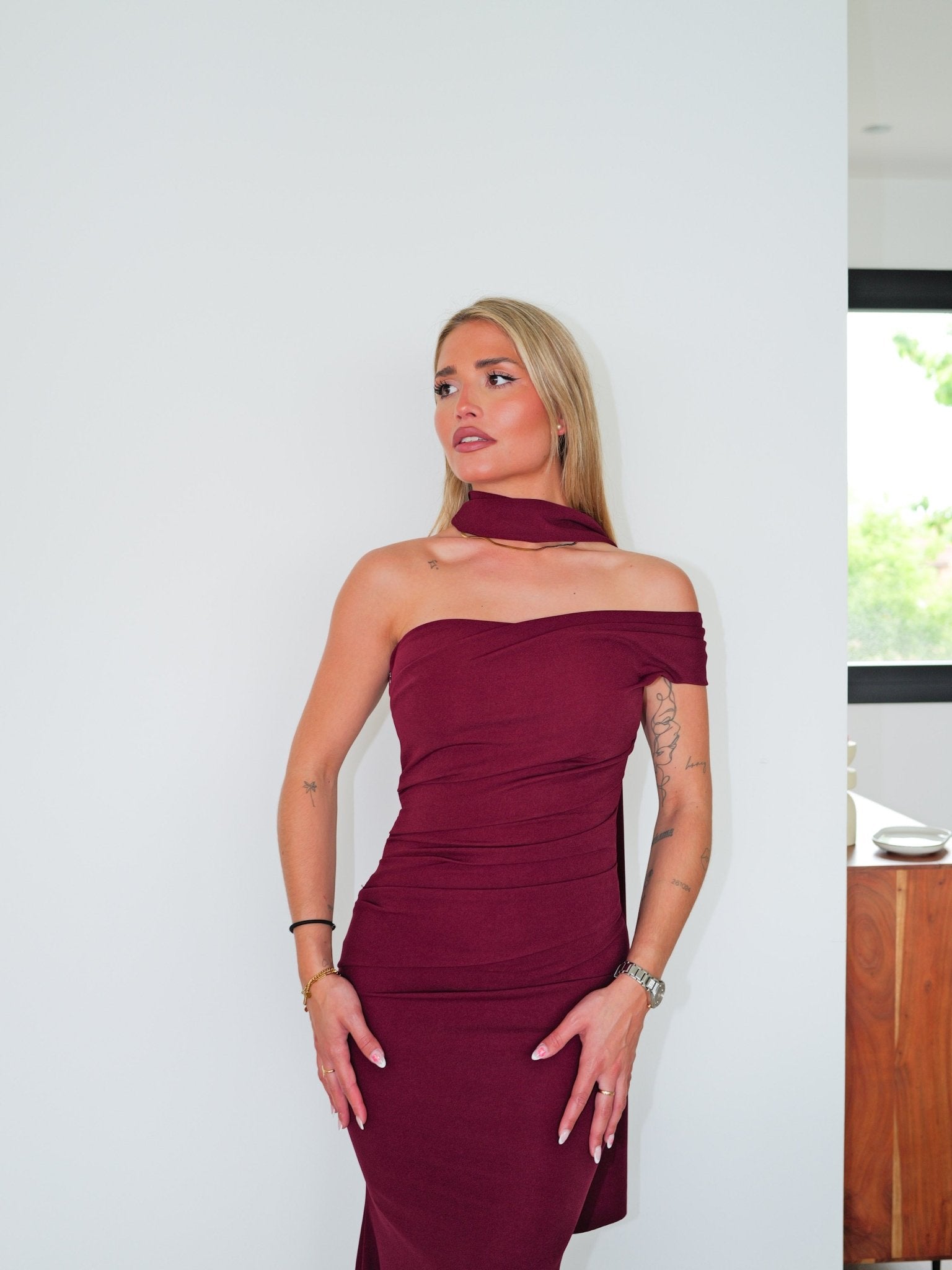 Robe à col roulé asymétrique bordeaux - SORELLAS