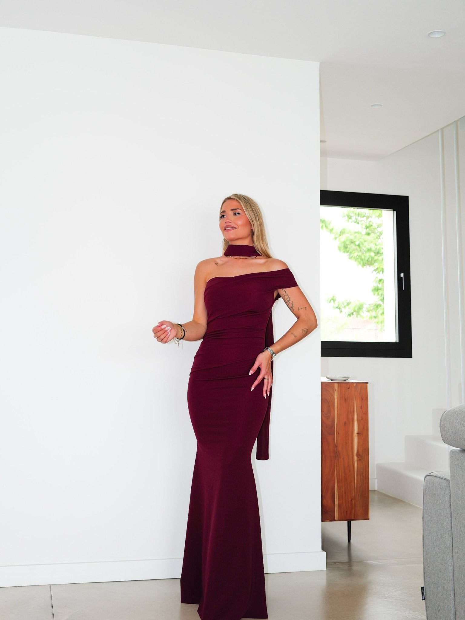 Robe à col roulé asymétrique bordeaux - SORELLAS