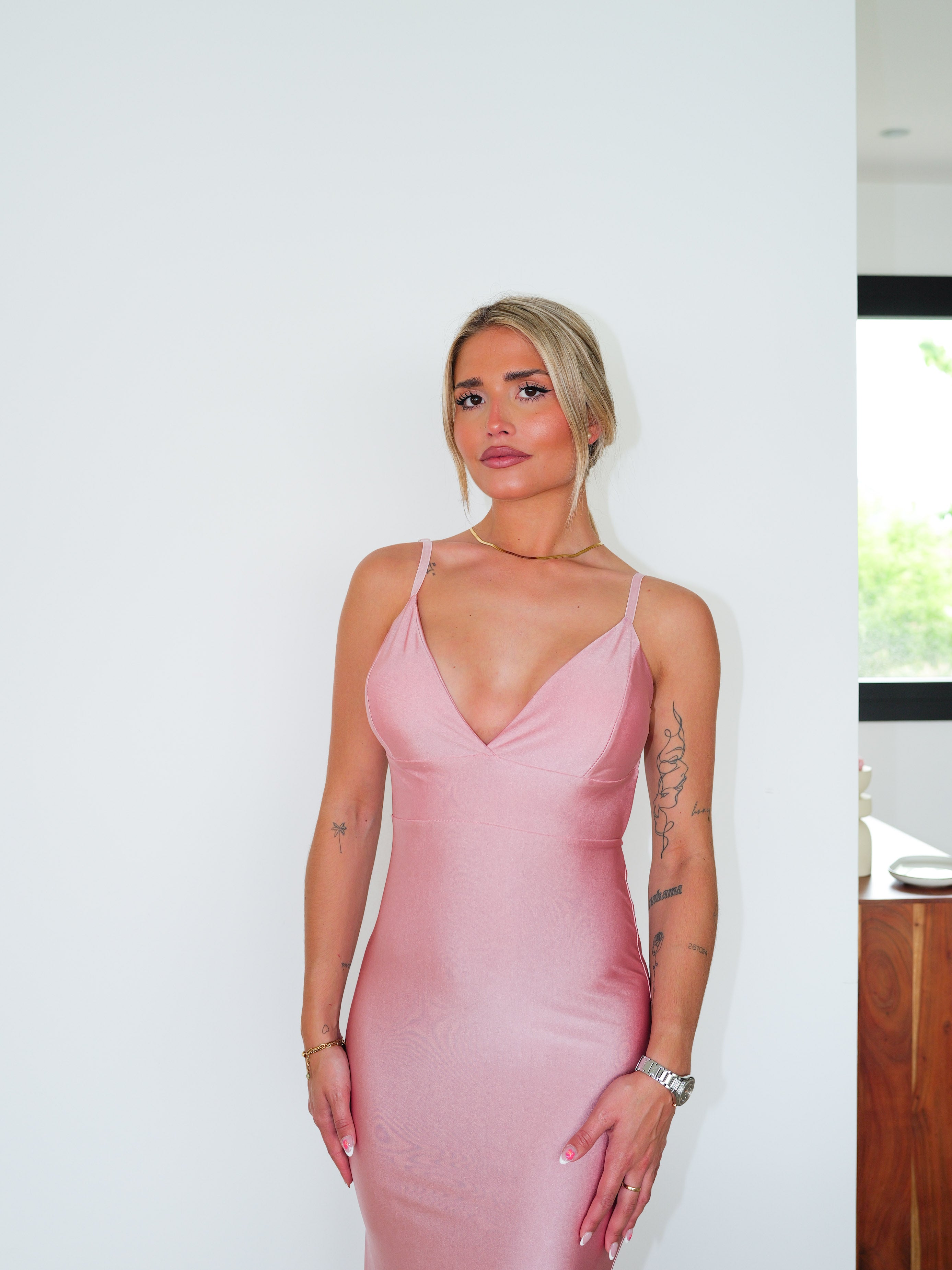 Robe sirène rose à bretelles dans le dos