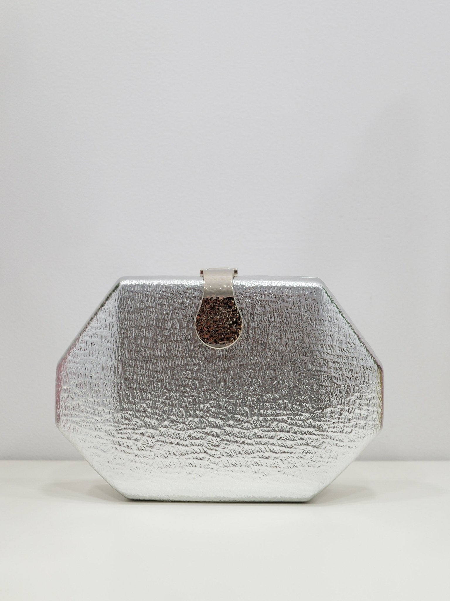 Clutch texture fermeture argentée - SORELLAS