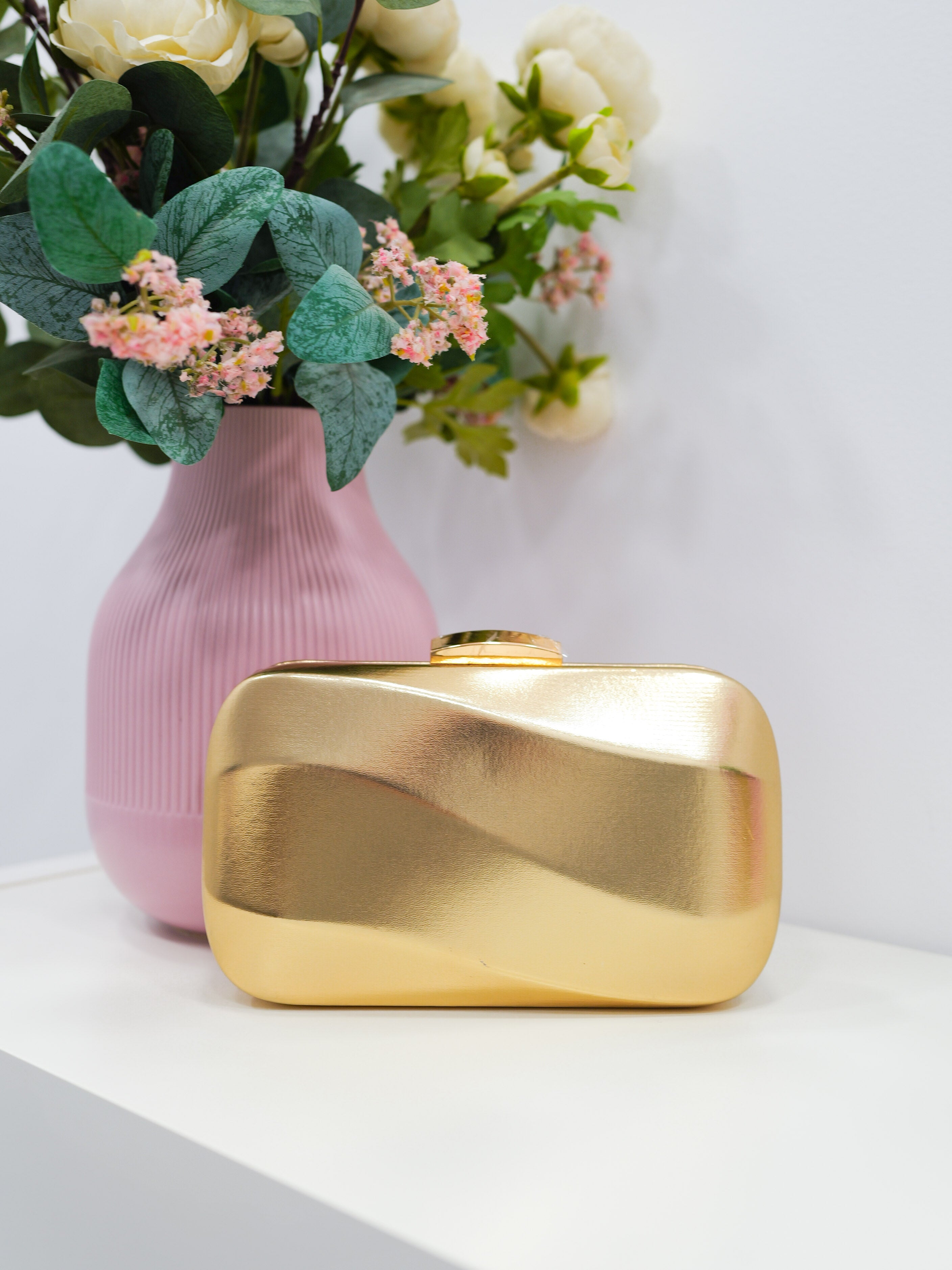 Pochette dorée à effet de vague