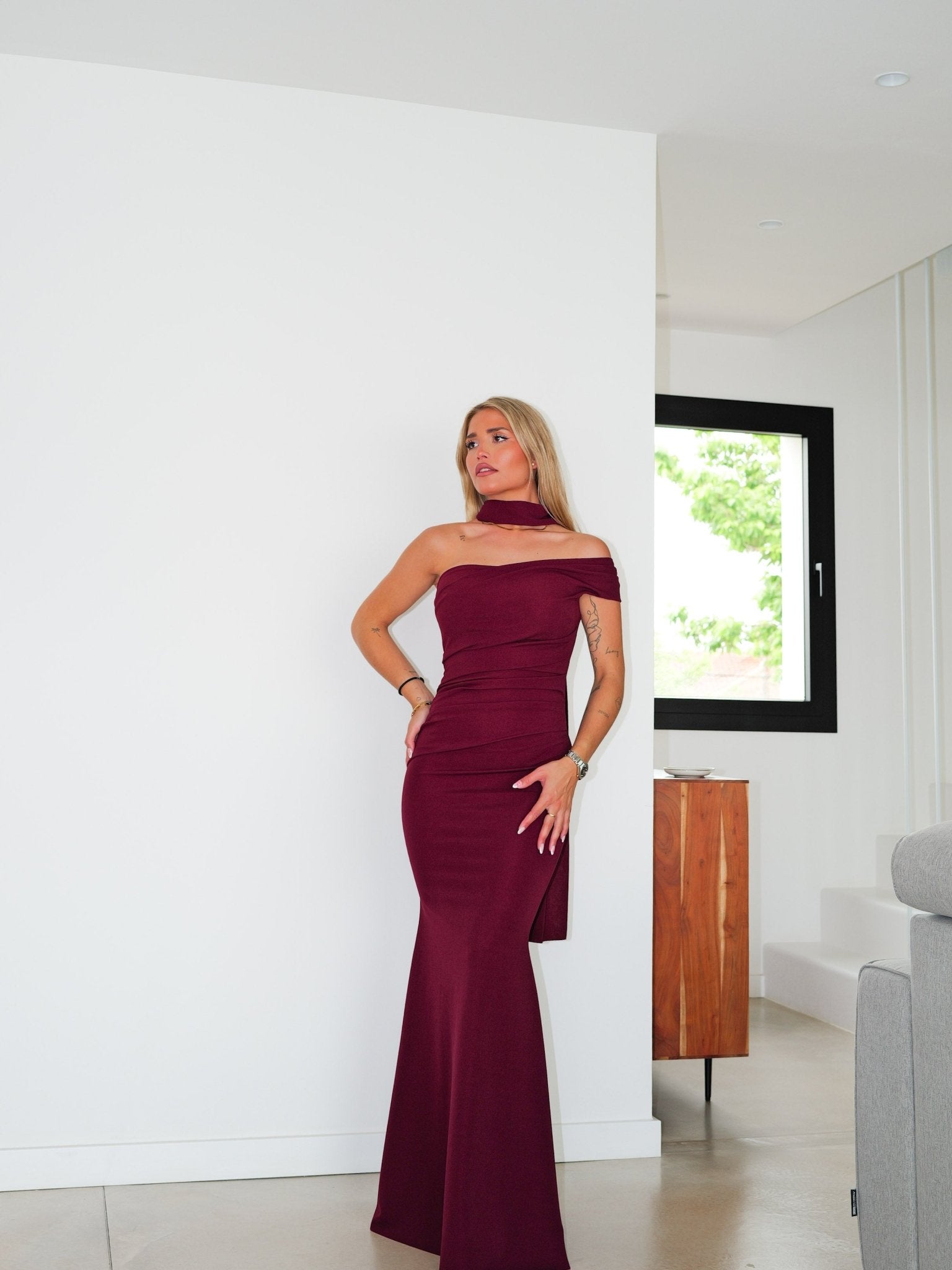 Robe à col roulé asymétrique bordeaux - SORELLAS