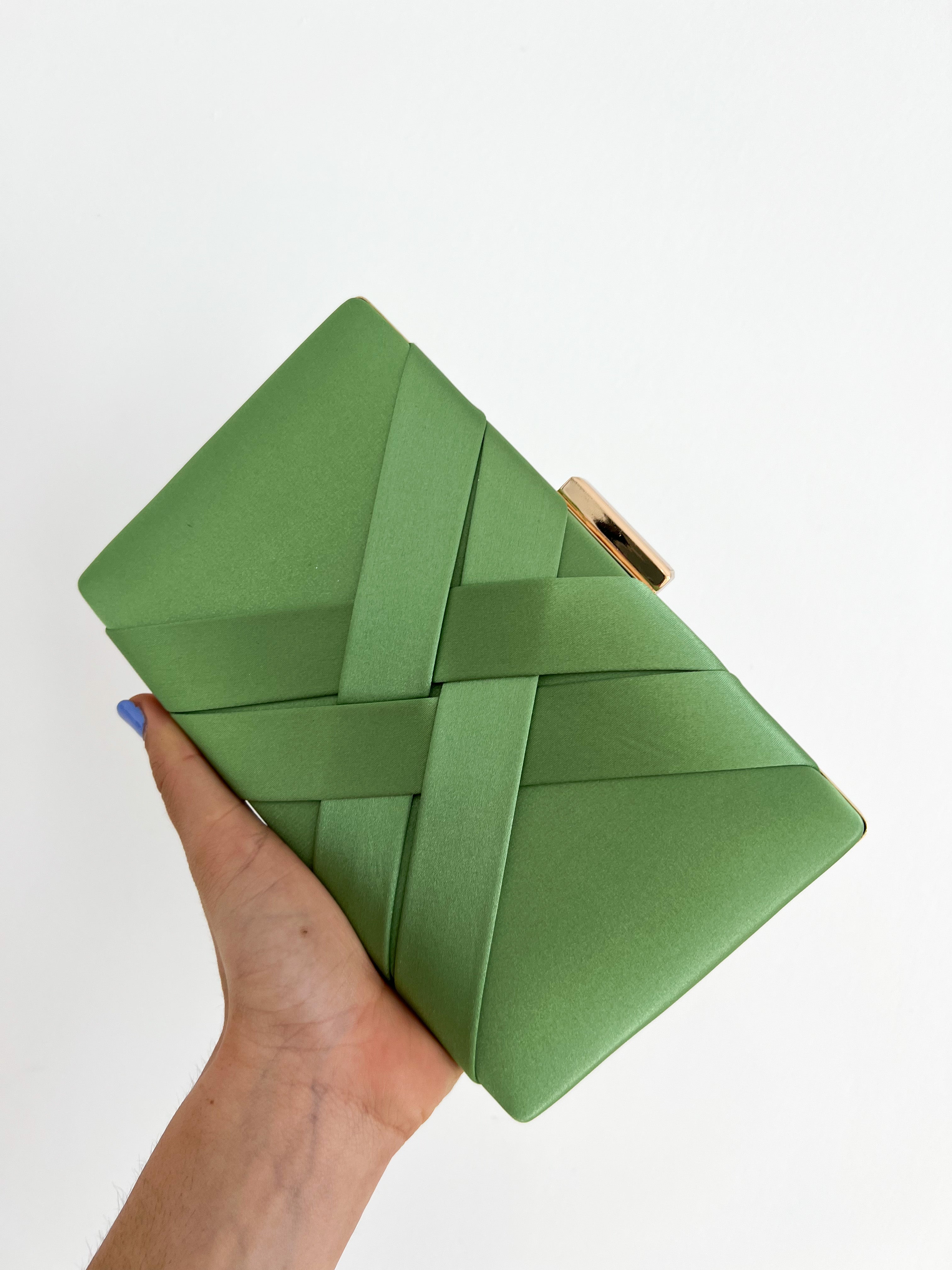Pochette en satin vert