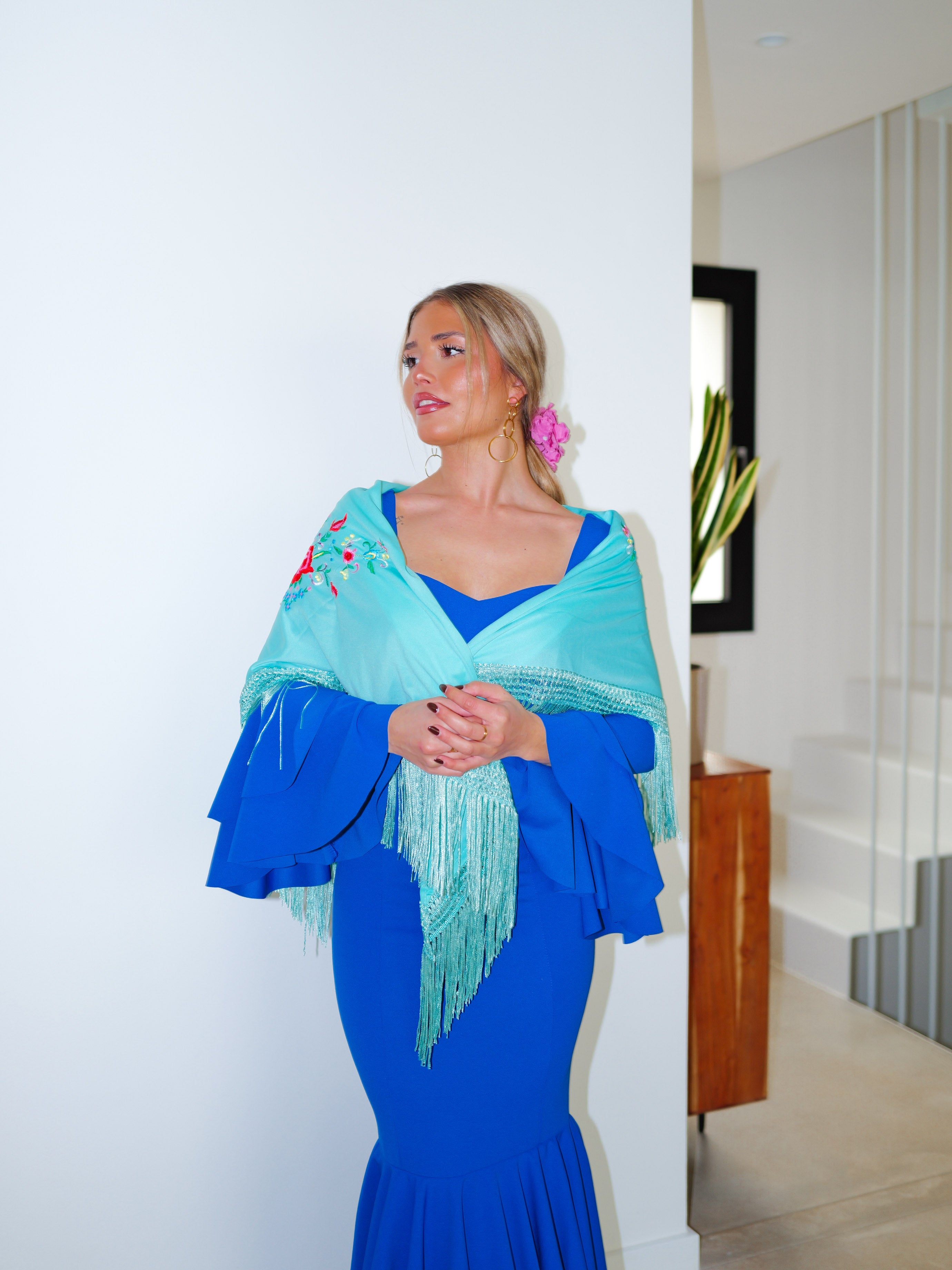 Scialle da flamenco ricamato con fiori turchesi