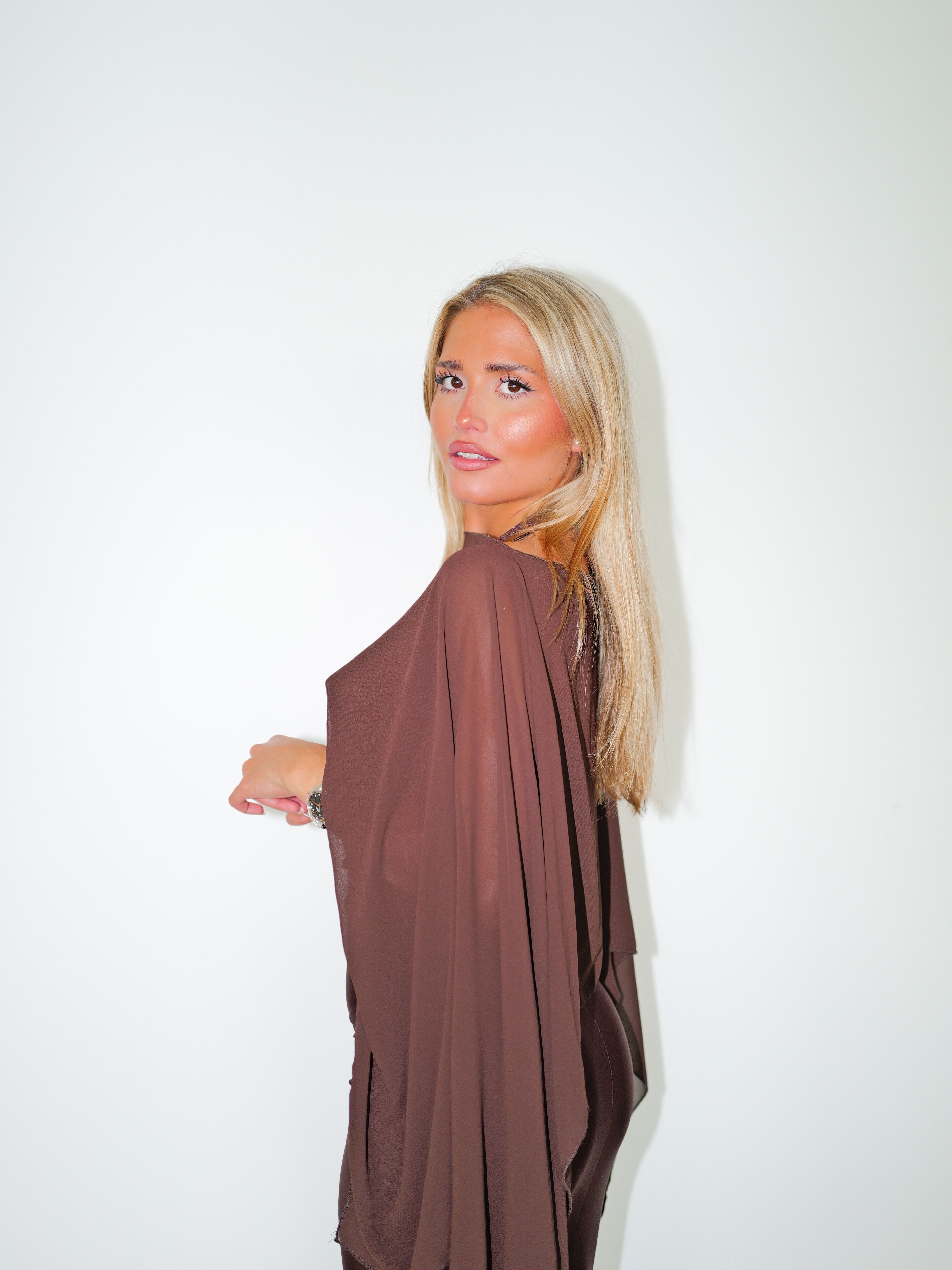 Scialle a mantellina in chiffon color cioccolato