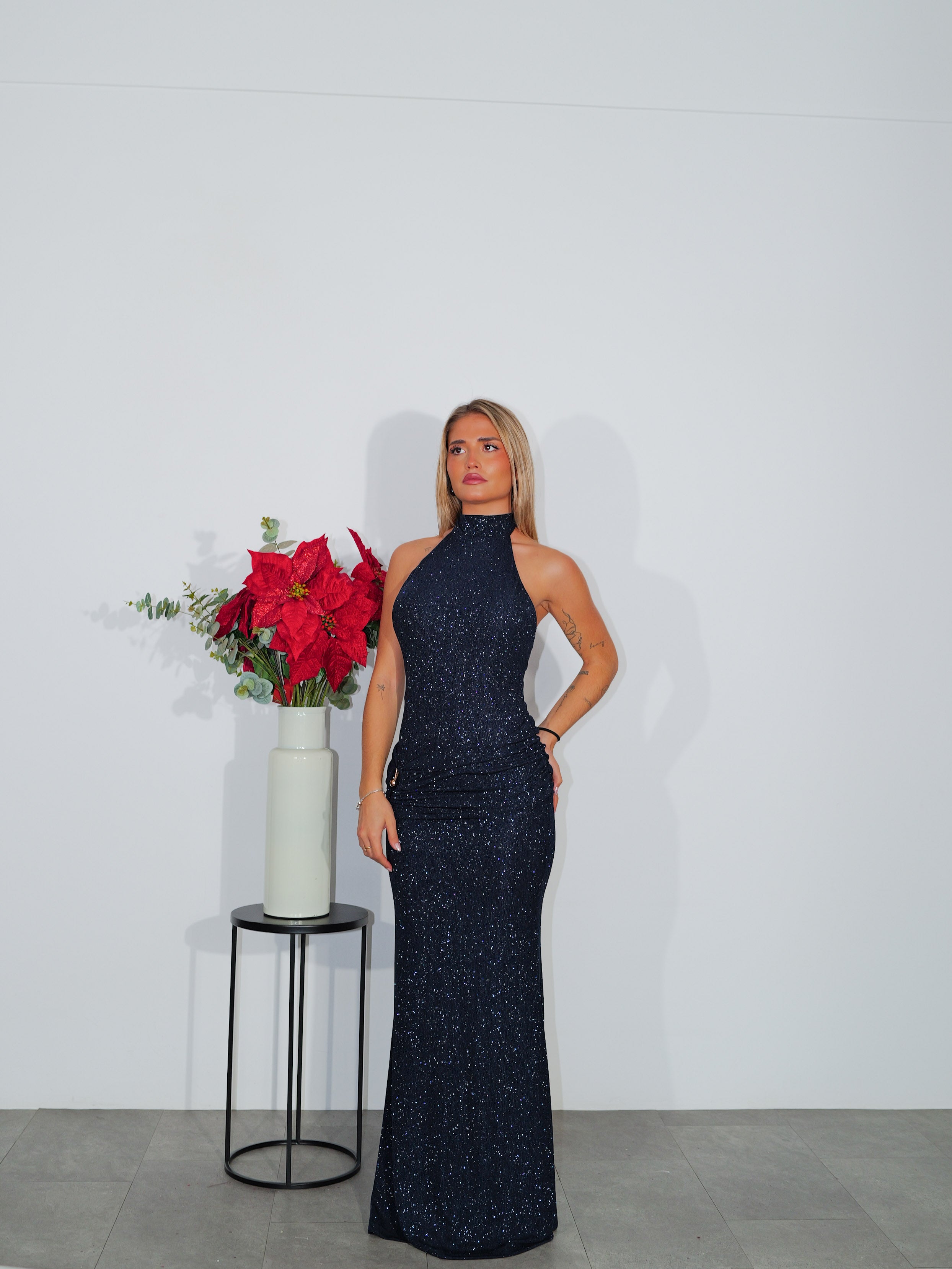 Abito in lurex color navy con dettagli sui fianchi