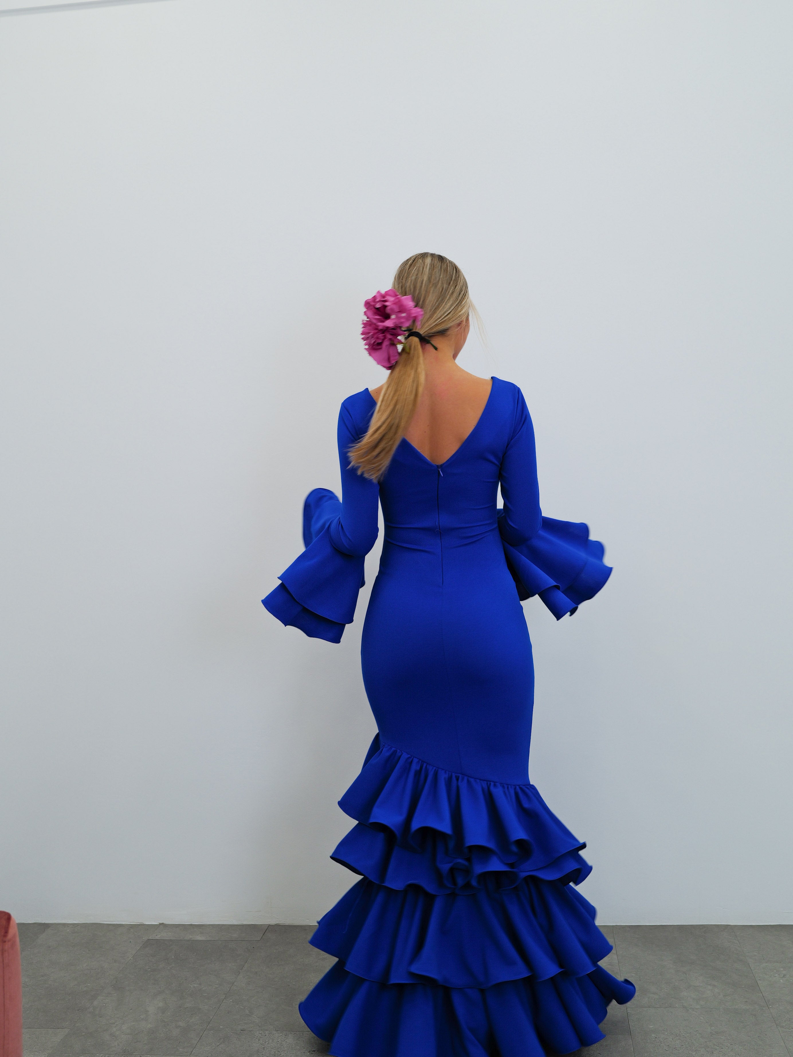 Abito da flamenco asimmetrico con balze in klein