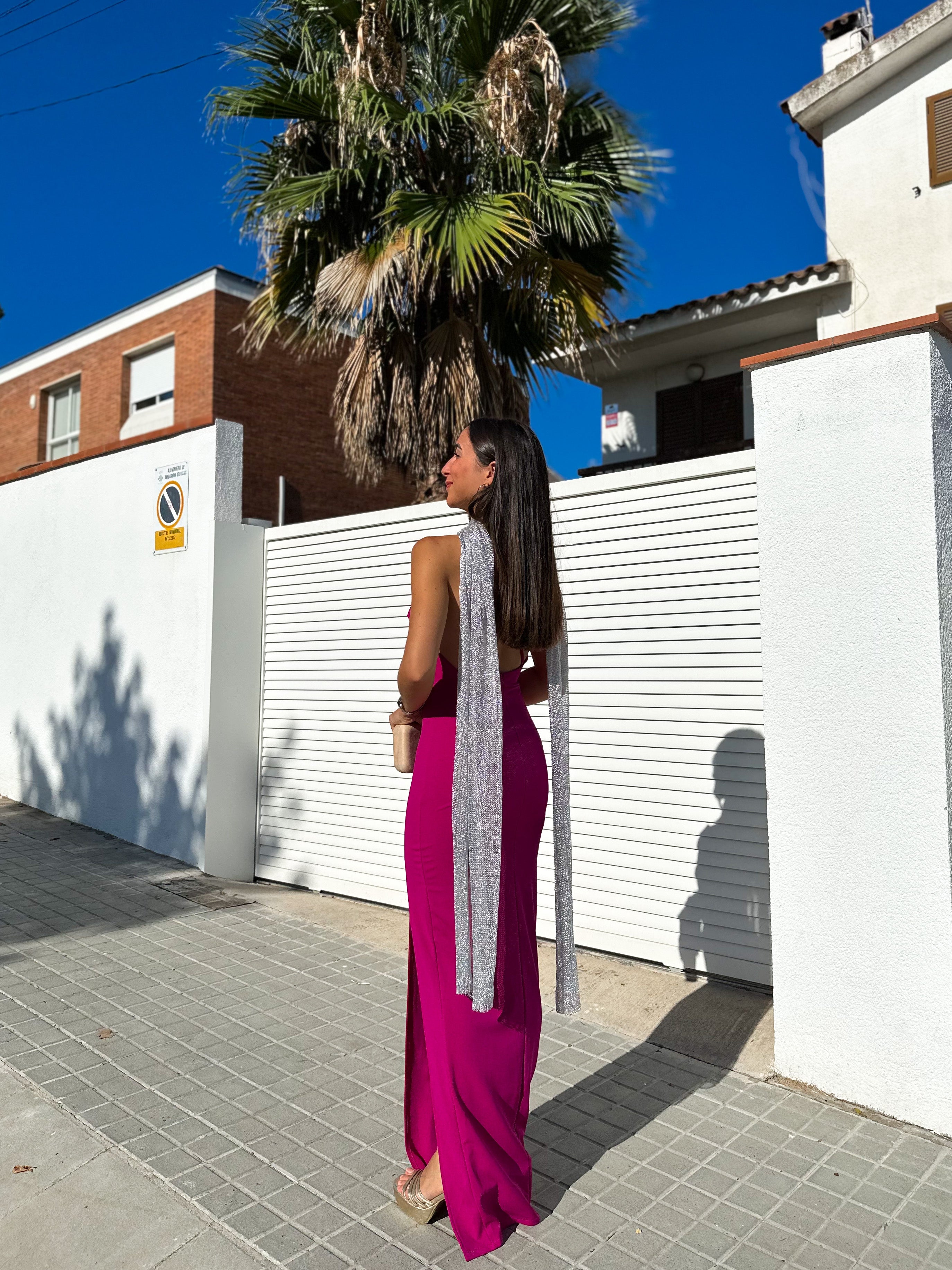 Abito amarena con scollo a sirena