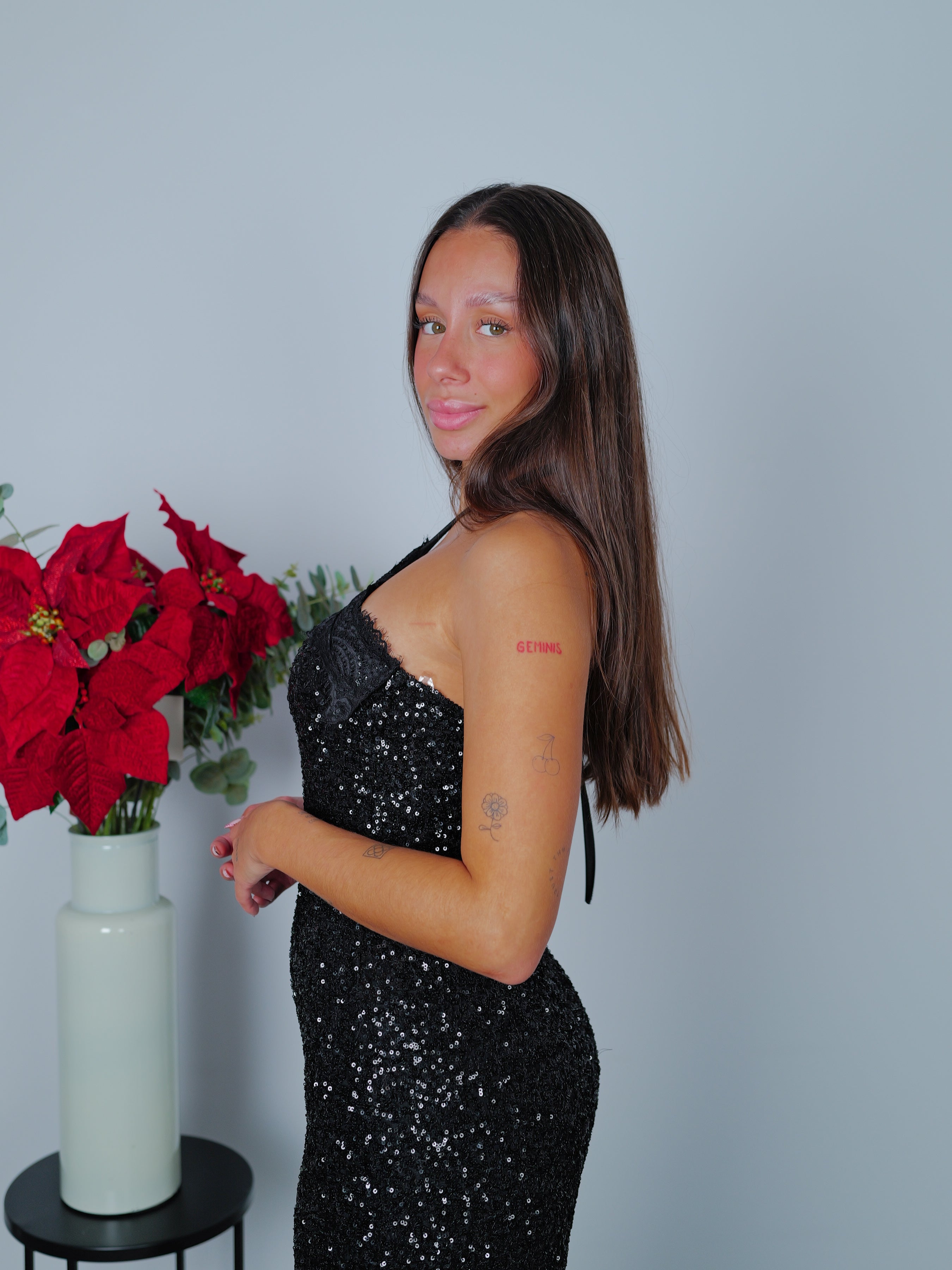 Abito nero con cavezza e glitter