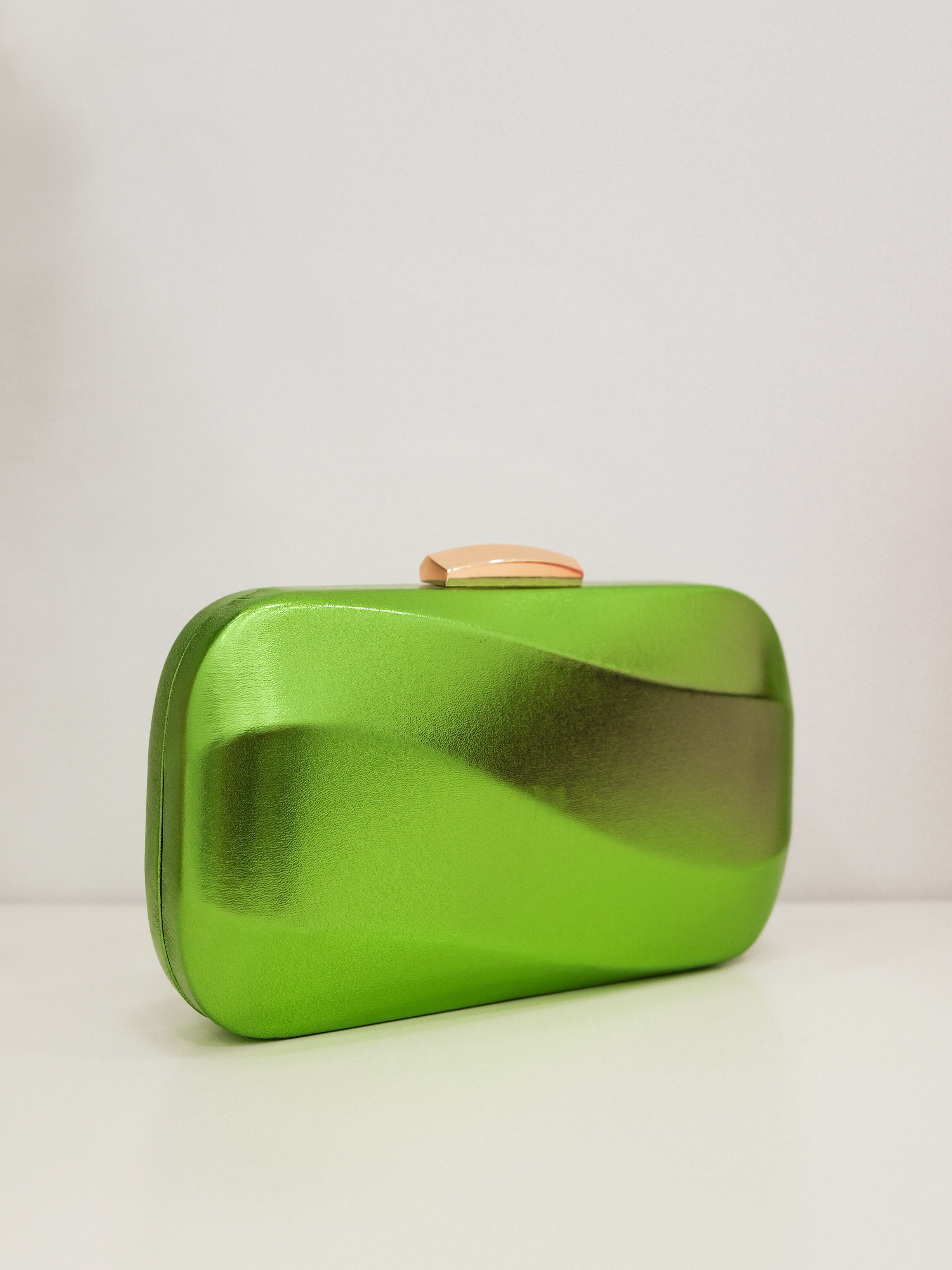 Pochette verde effetto onda