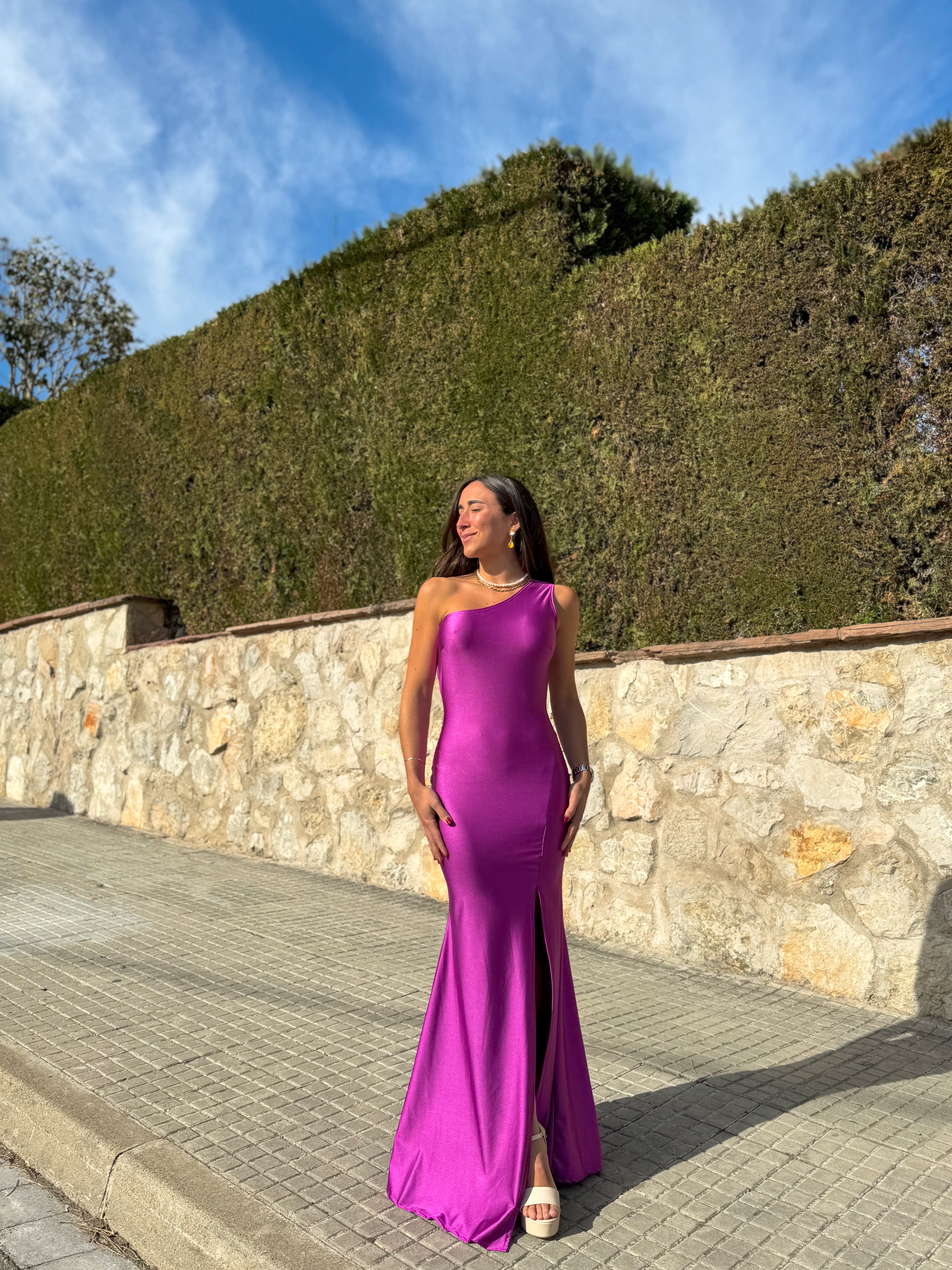 Abito amarena con nodo posteriore