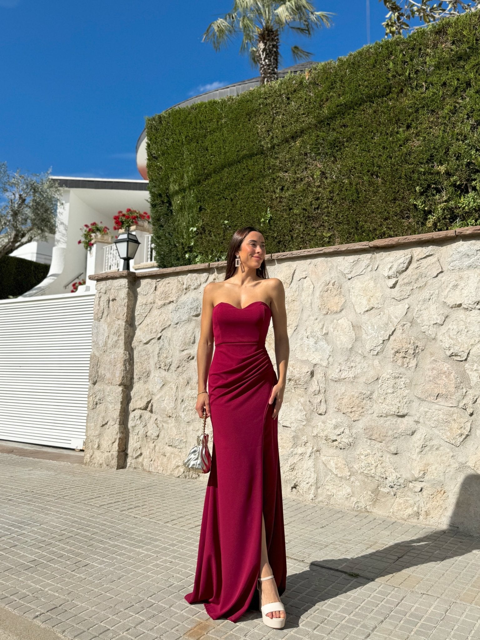 Abito aderente con scollo a cuore bordeaux - SORELLAS