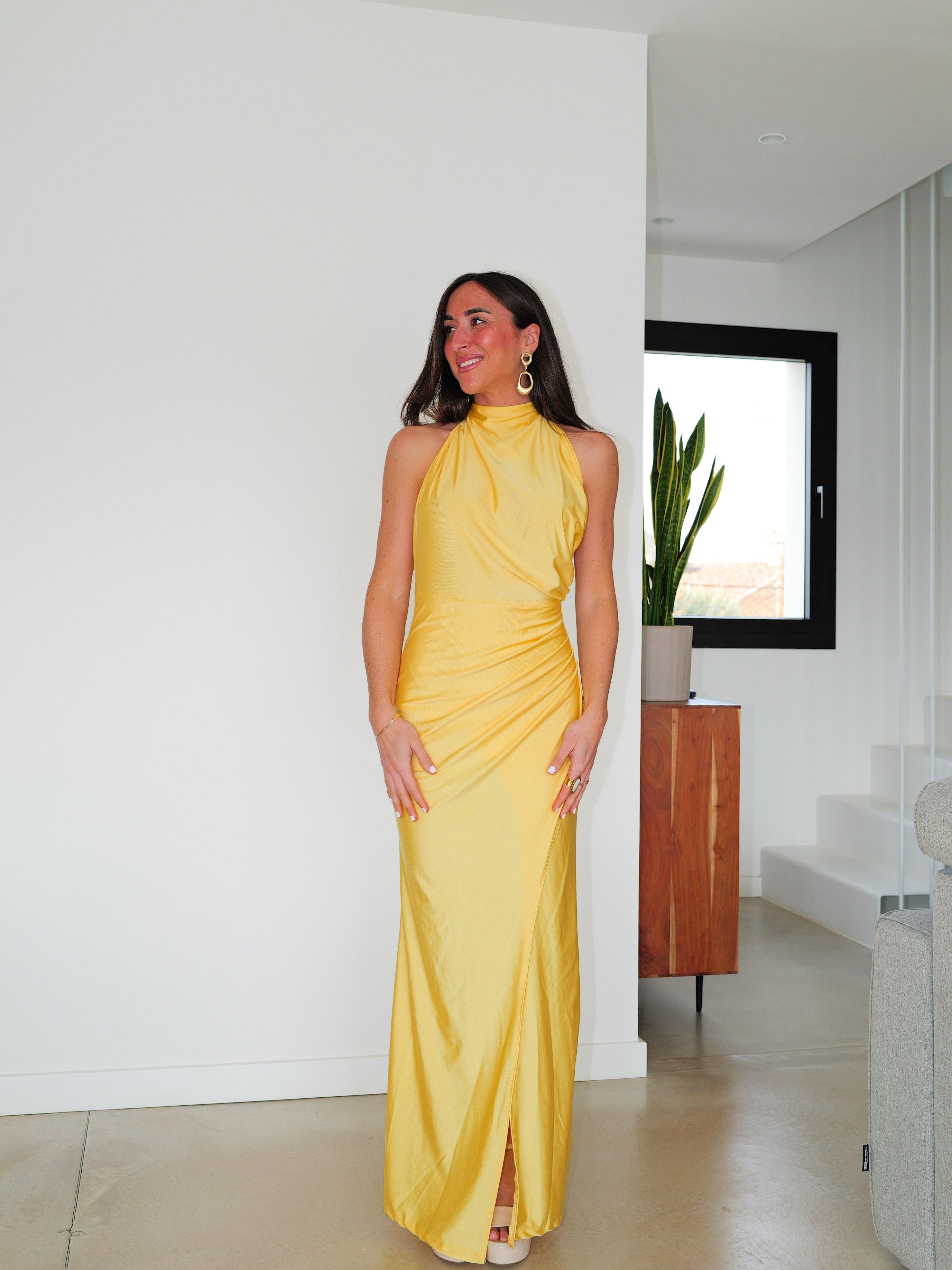 Abito halter con fiocco posteriore giallo