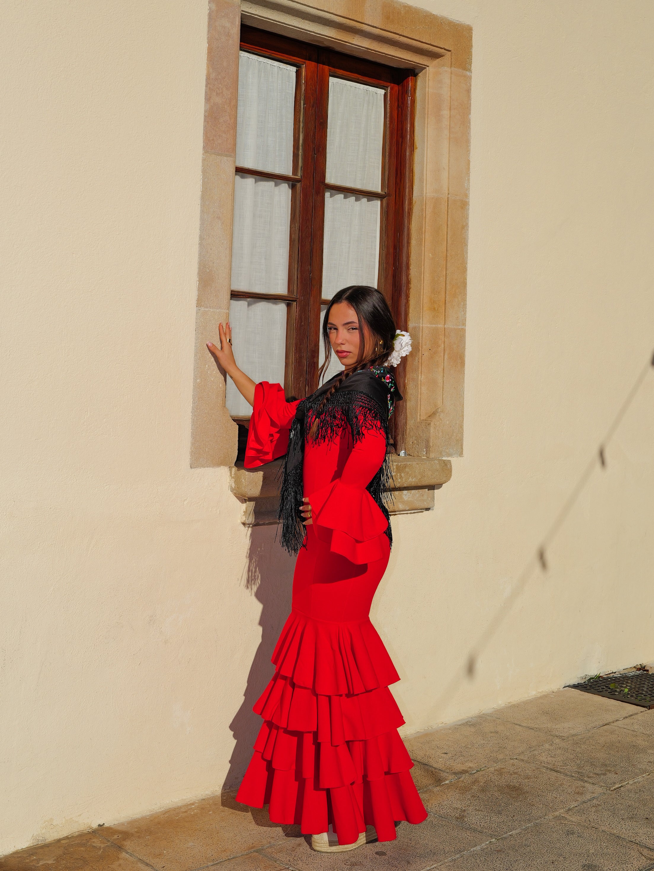 Scialle da flamenco ricamato con fiori neri