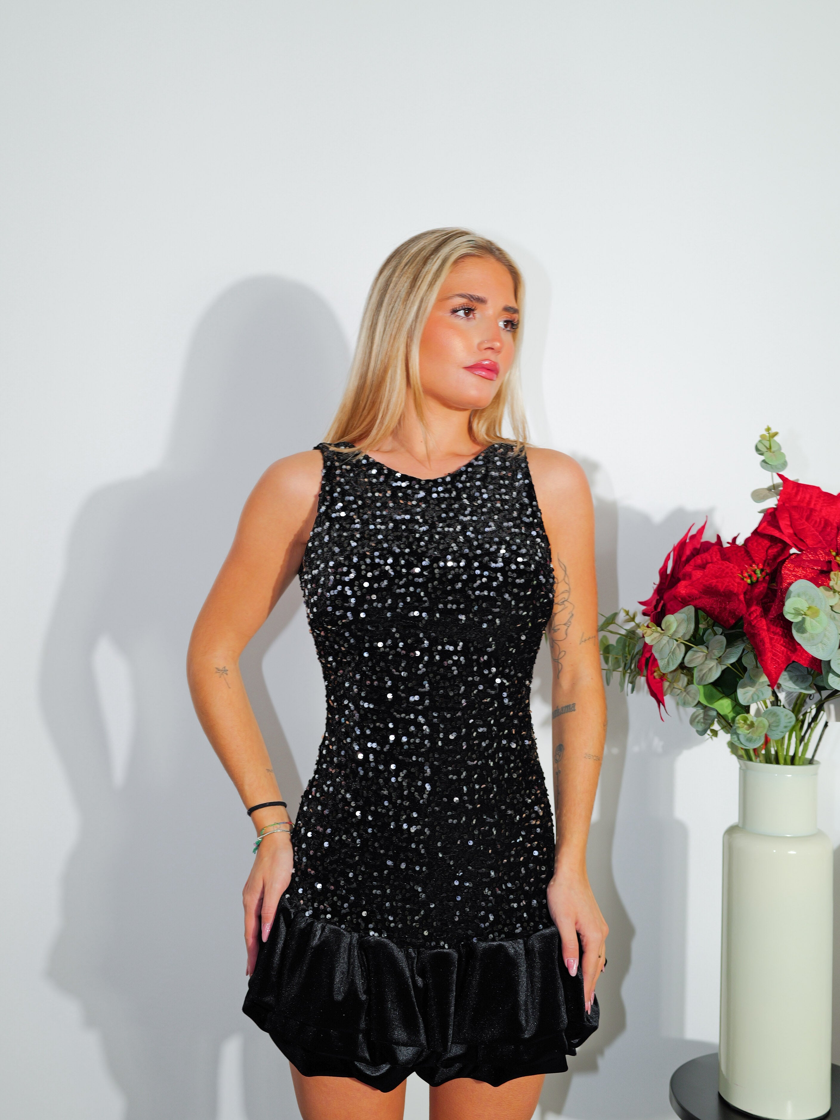 Mini abito con volant in velluto nero