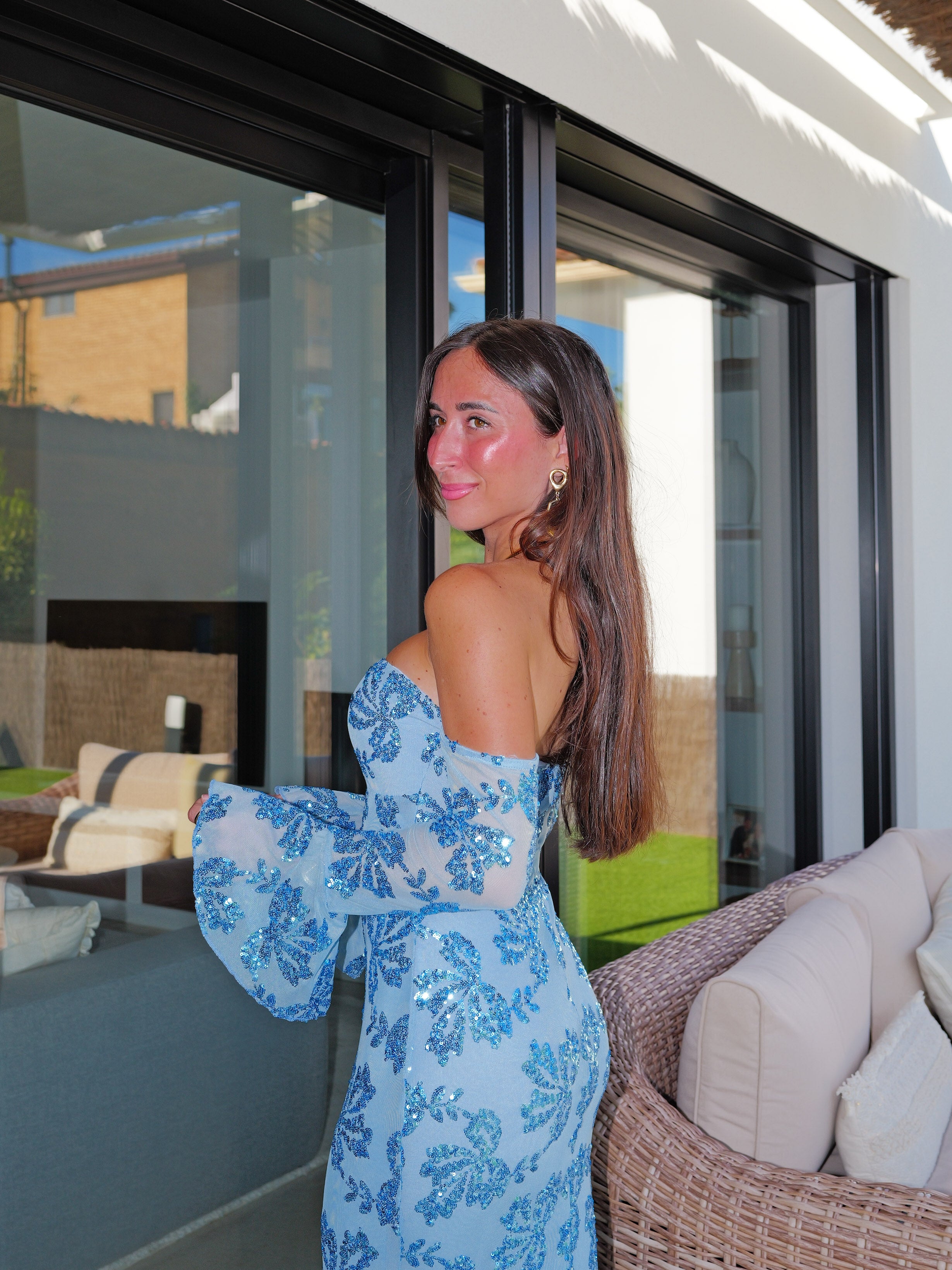 Abito con maniche a cuore e dettagli in tulle