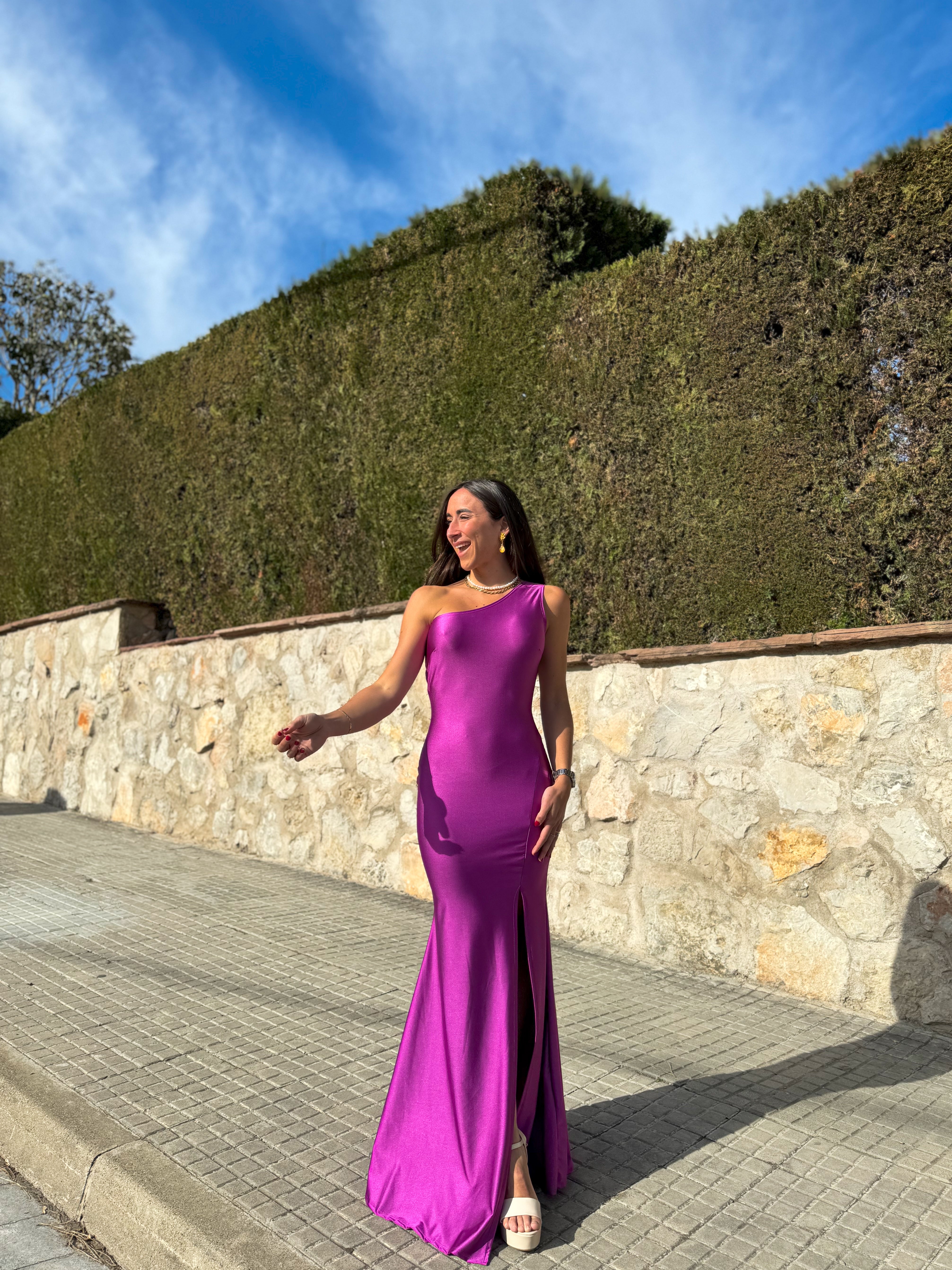 Abito amarena con nodo posteriore