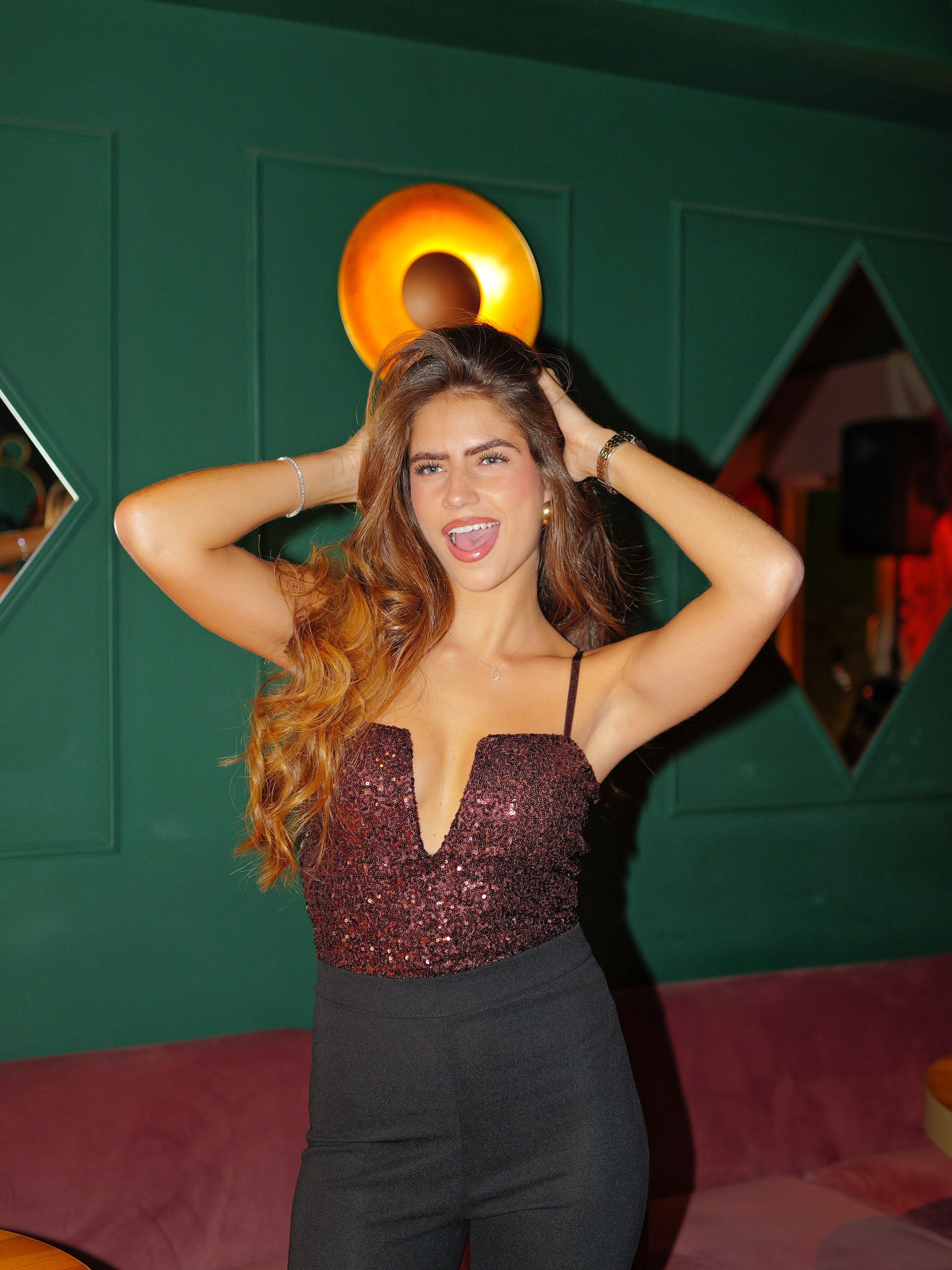 Body con scollo a V in paillettes color cioccolato