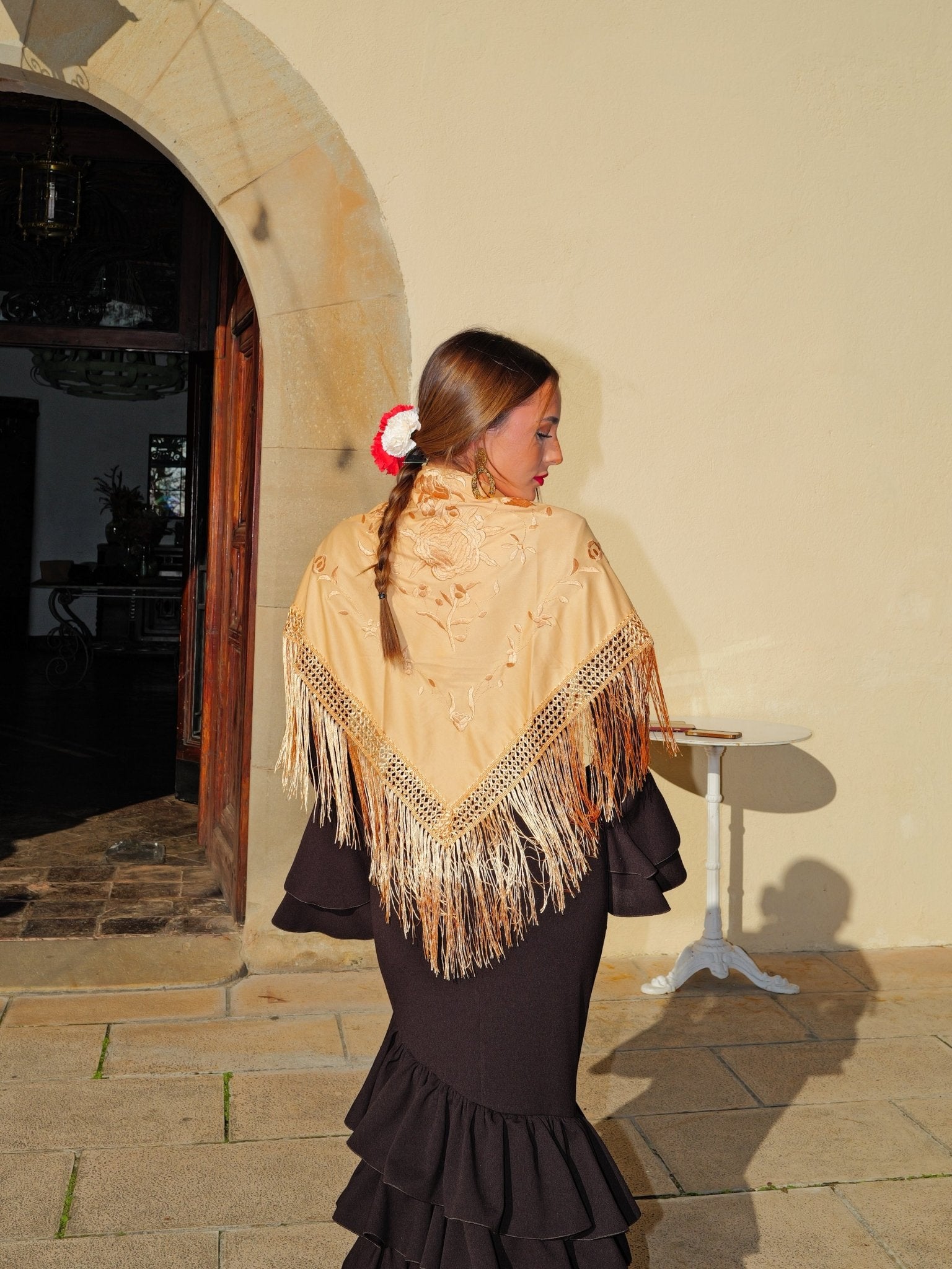 Scialle flamenco ricamato con fiori color bronzo - Sorellas The Brand Barcelona S.L