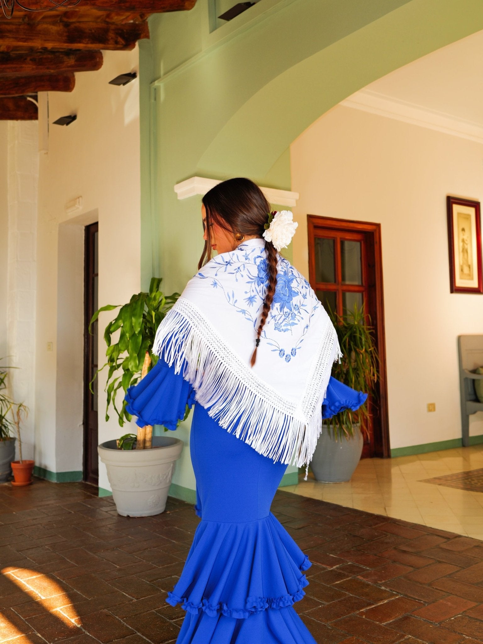 Scialle flamenco ricamato con fiori celesti - Sorellas The Brand Barcelona S.L