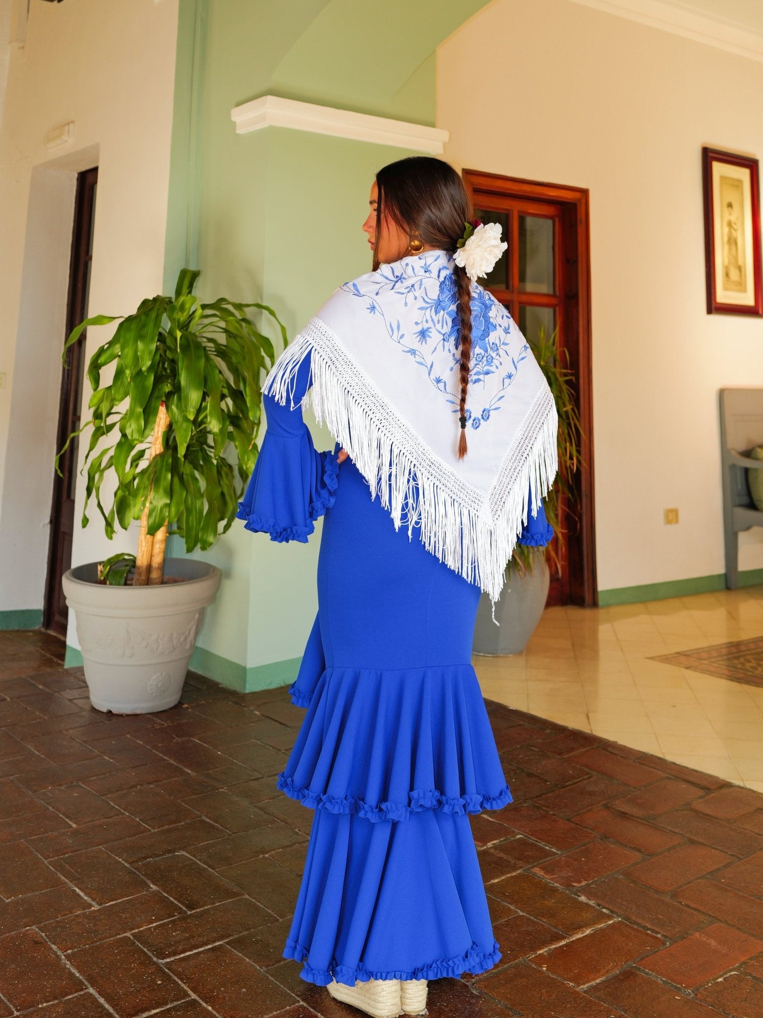 Scialle flamenco ricamato con fiori celesti - Sorellas The Brand Barcelona S.L