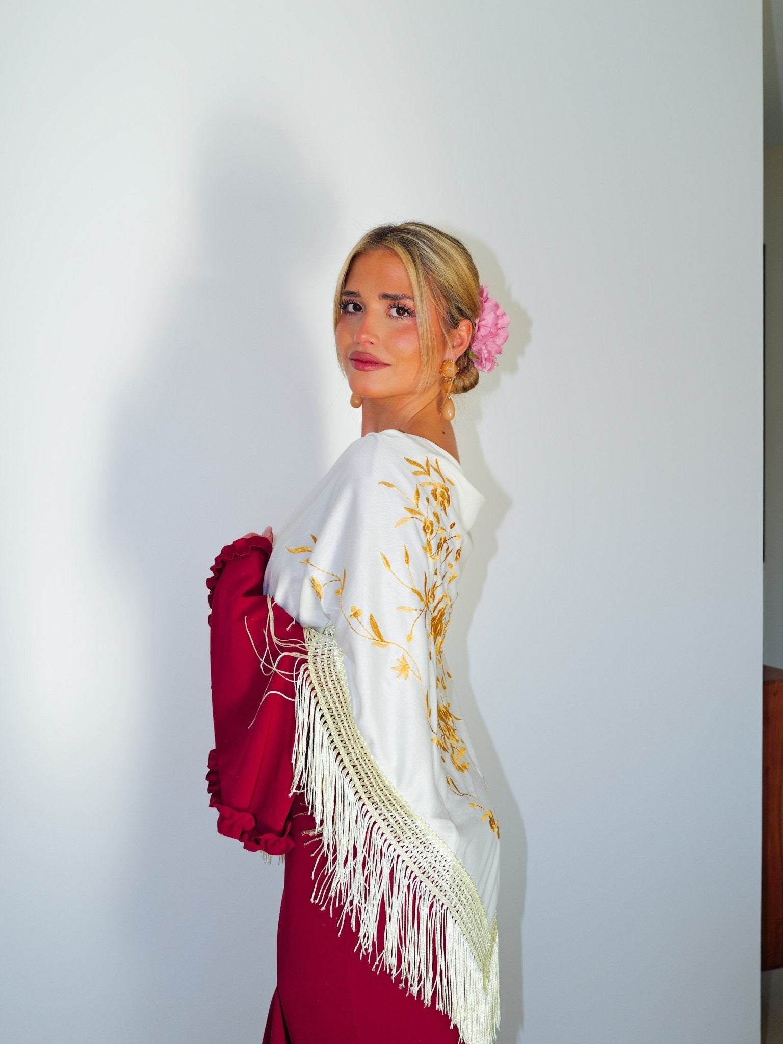 Scialle flamenco ricamato con fiori color crema - Sorellas The Brand Barcelona S.L