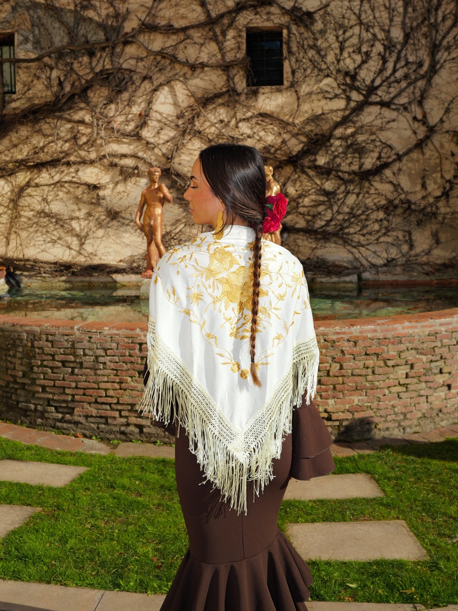 Scialle flamenco ricamato con fiori color crema - Sorellas The Brand Barcelona S.L