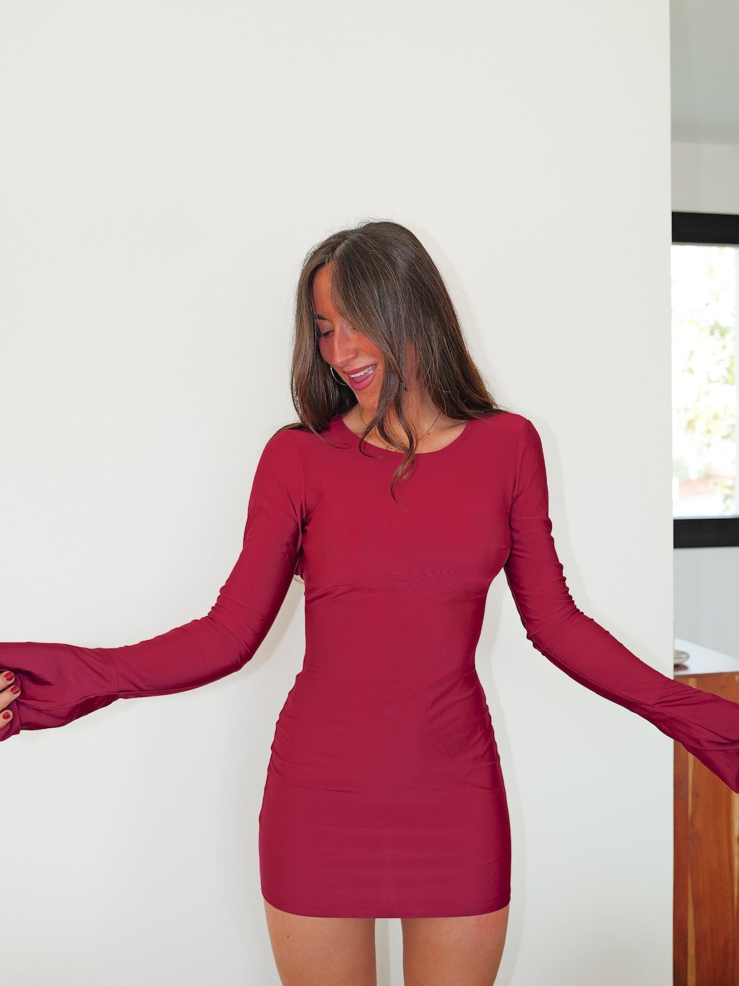 Abito mini in raso con schiena bordeaux - Sorellas The Brand Barcelona S.L