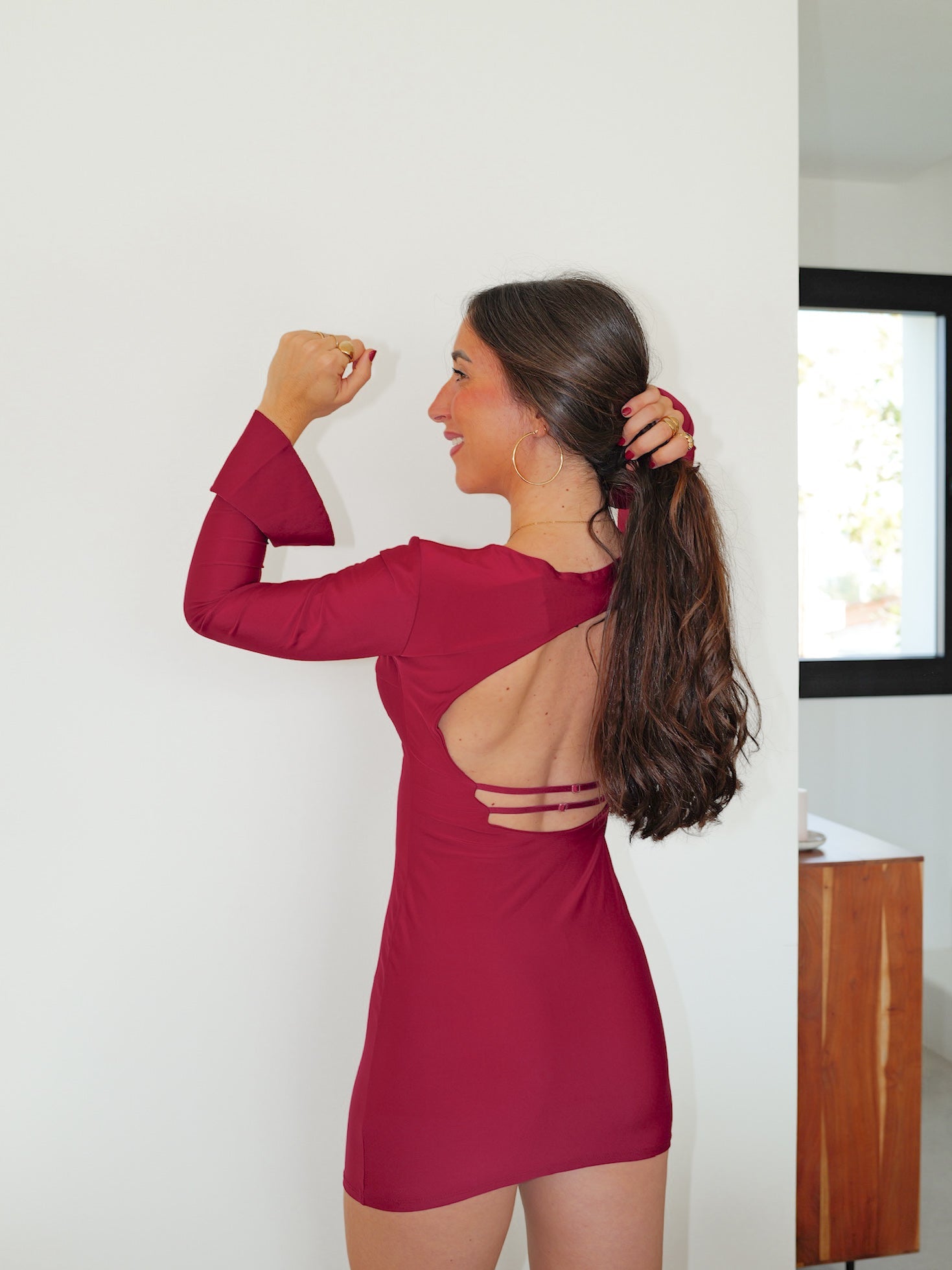 Abito mini in raso con schiena bordeaux - Sorellas The Brand Barcelona S.L