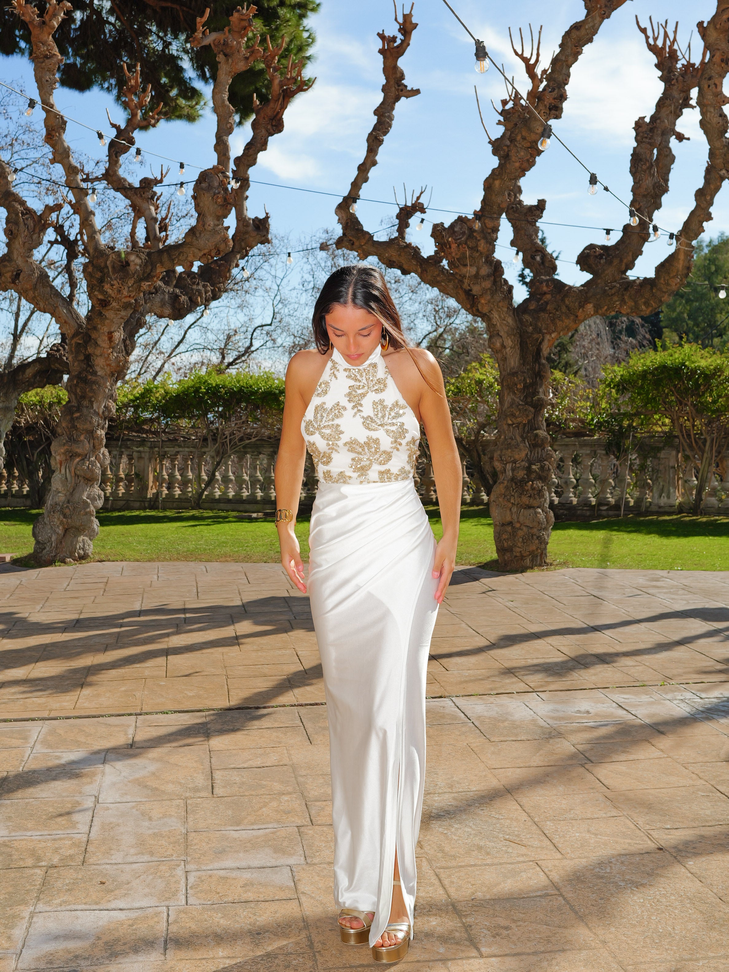 Vestido largo detalles choker halter crema