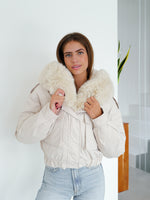 Chaqueta bomber pelo beige