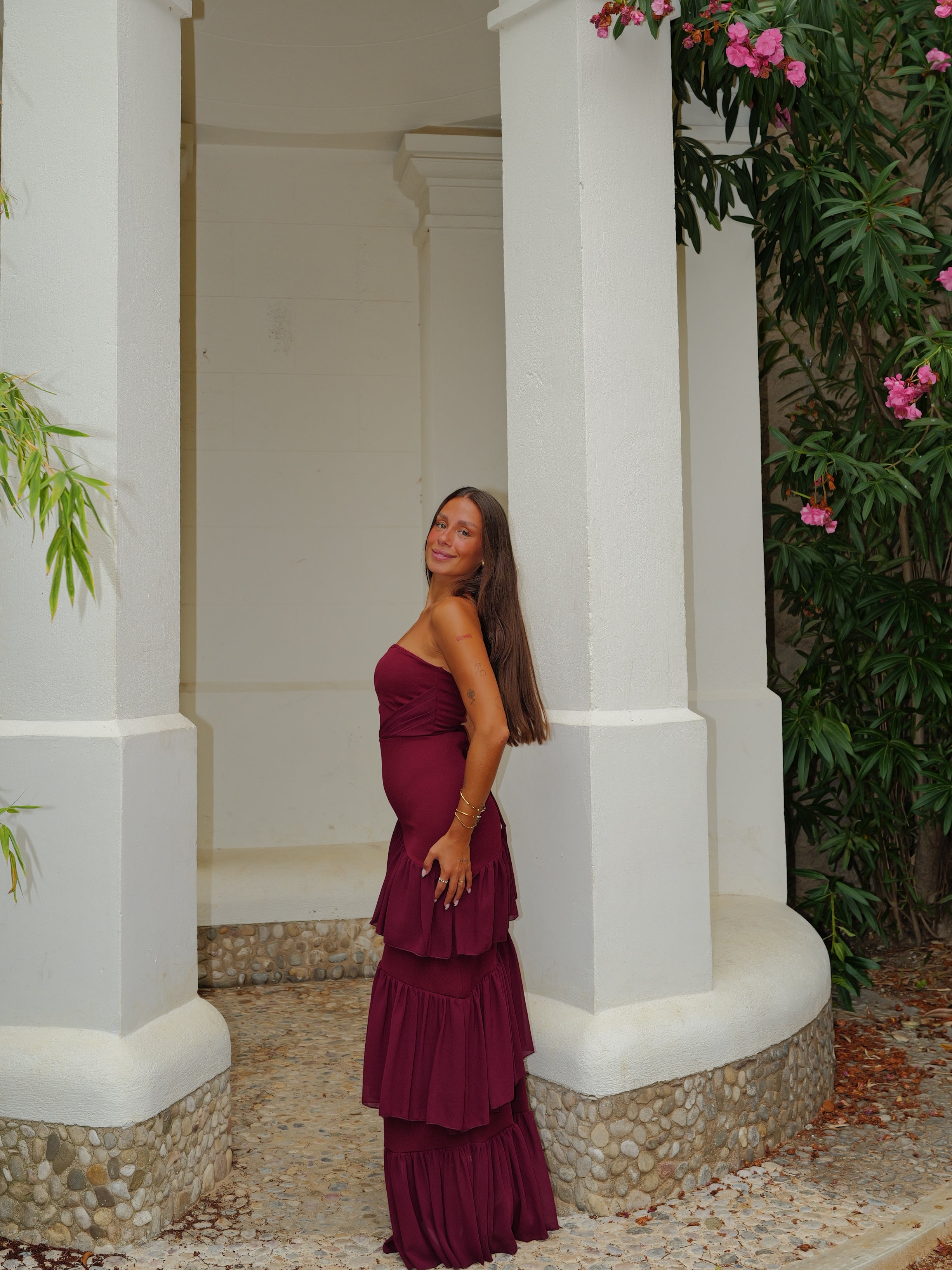 Abito con stampa a parole in tulle con dettagli bordeaux