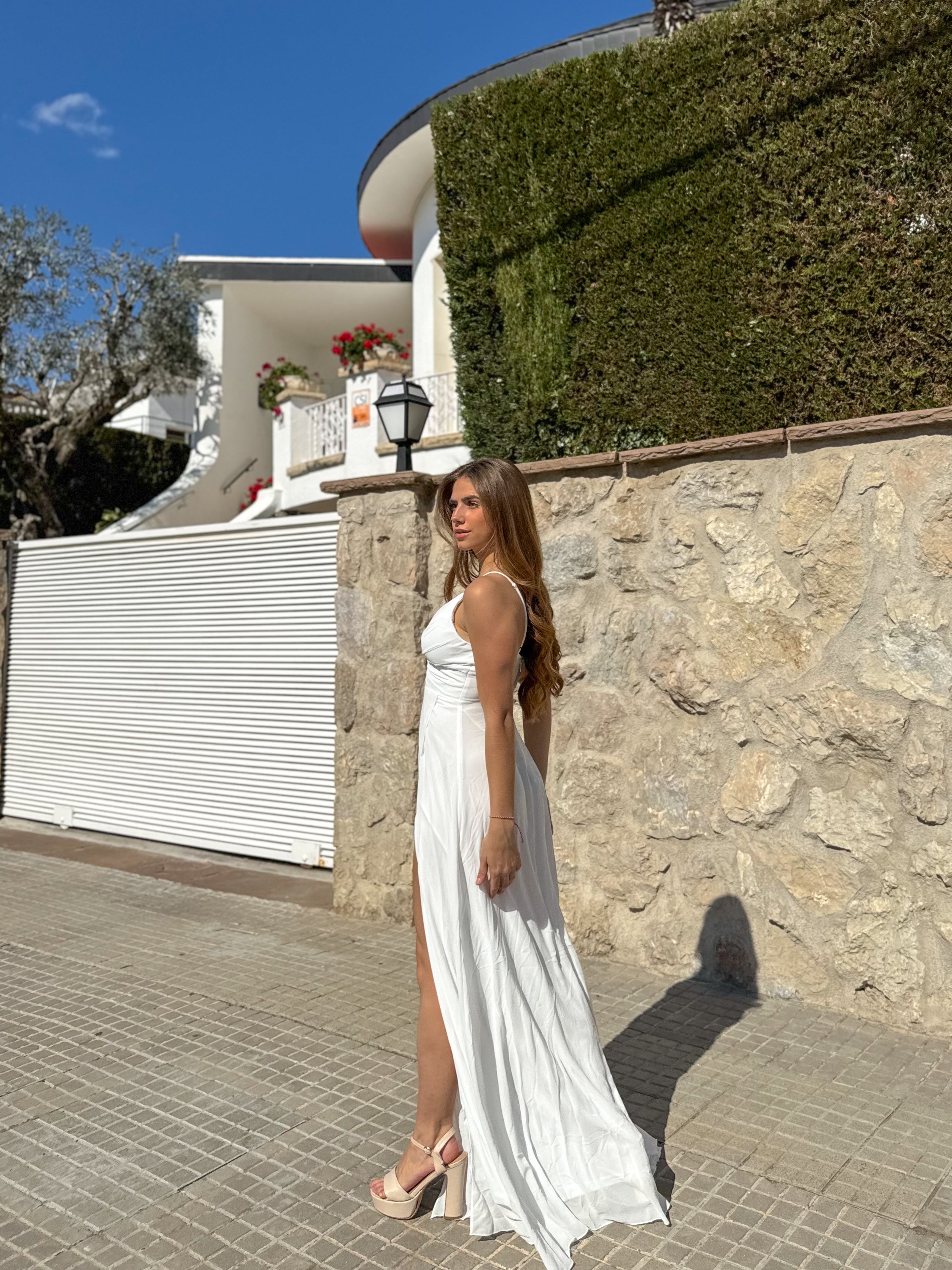 Vestido crepe pico blanco