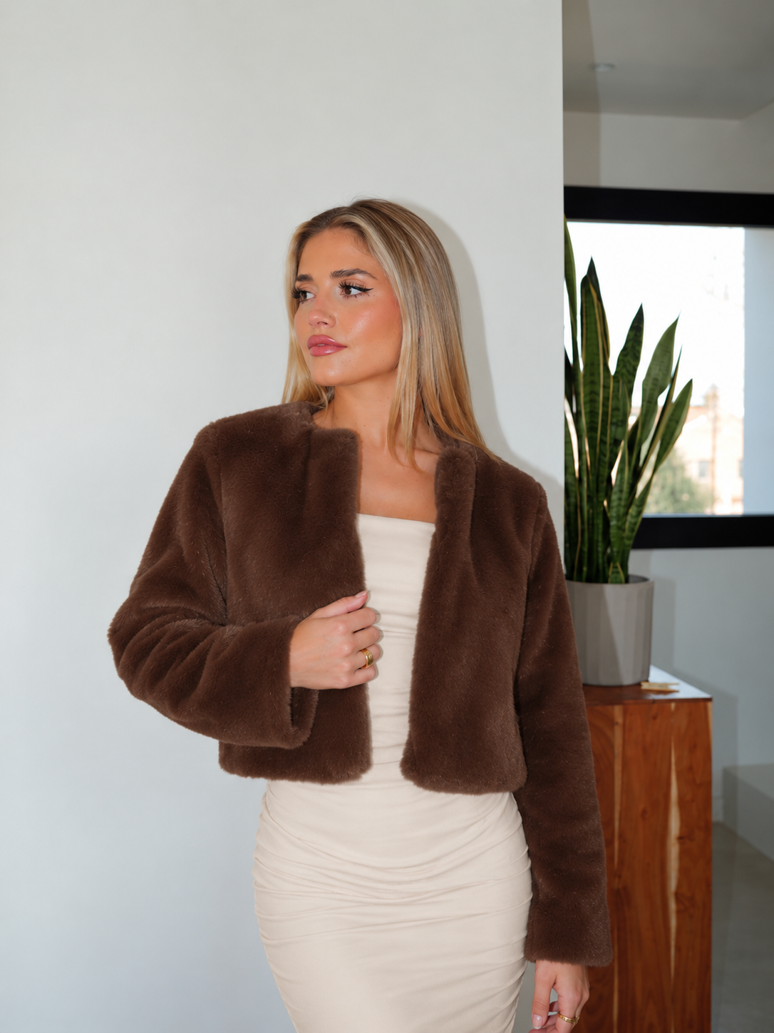 Chaqueta crop pelo chocolate
