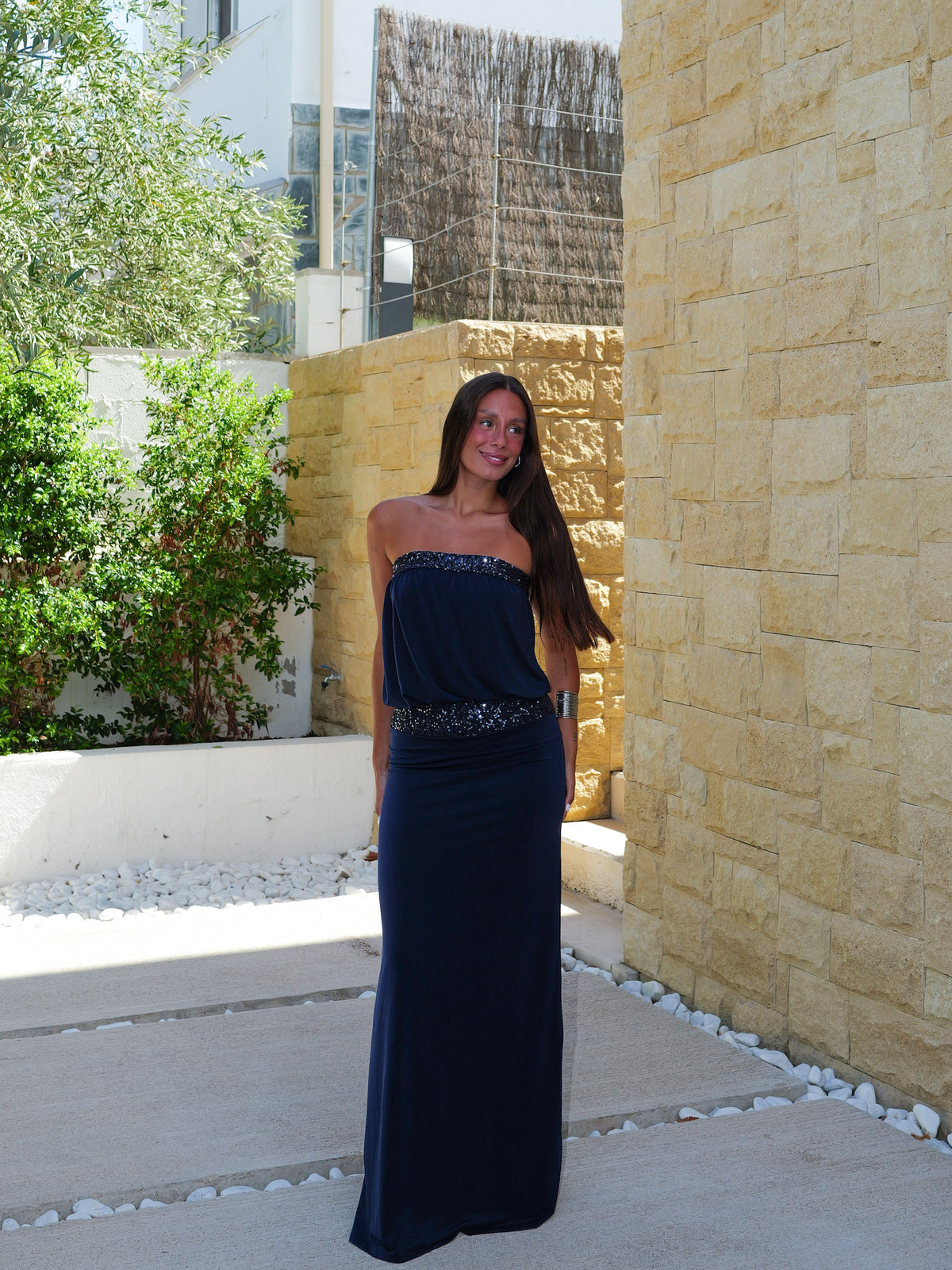 Vestido longo com padrão de purpurina azul-marinho