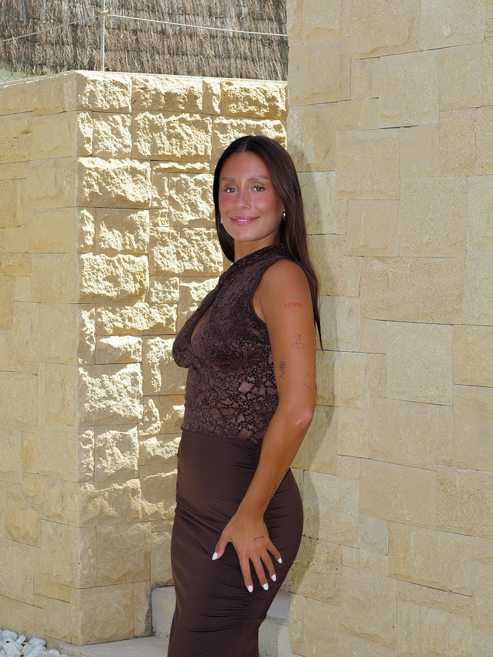 Vestido largo encaje drapeado chocolate