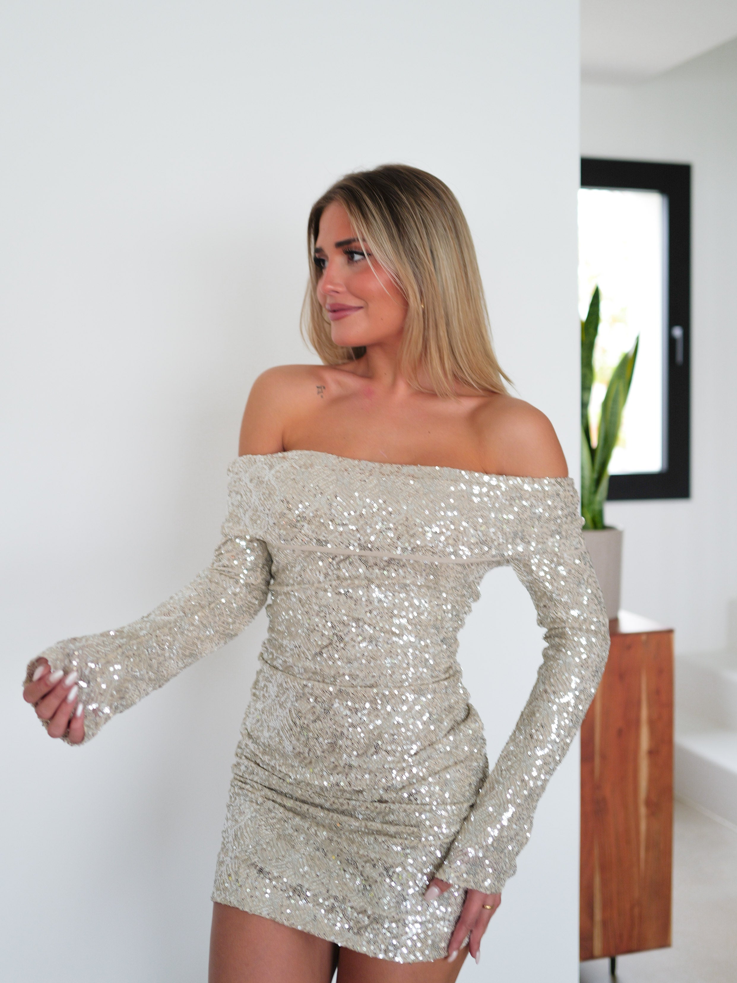 Vestido bardot glitter beige