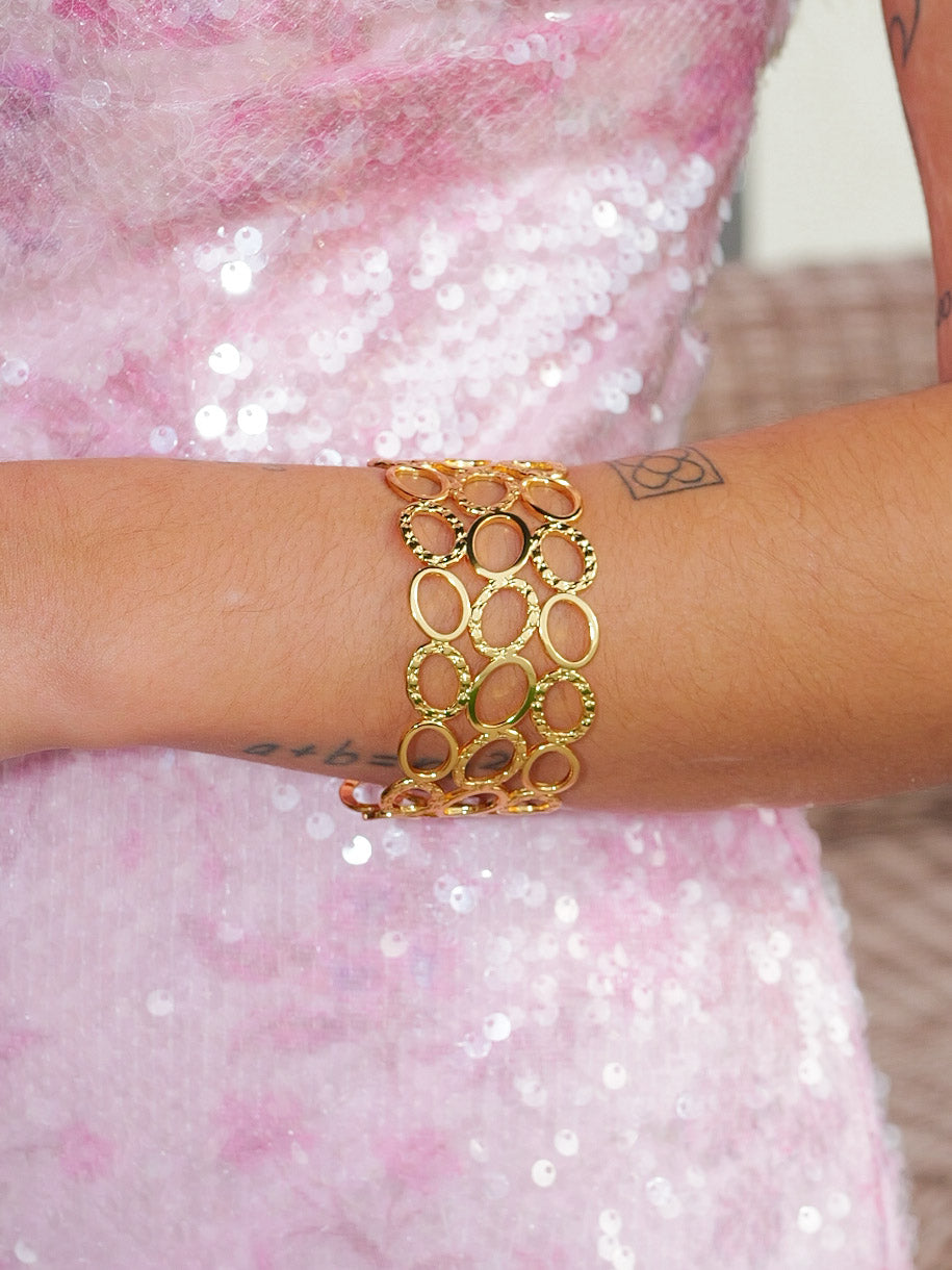 Brazalete óvalos picados dorado