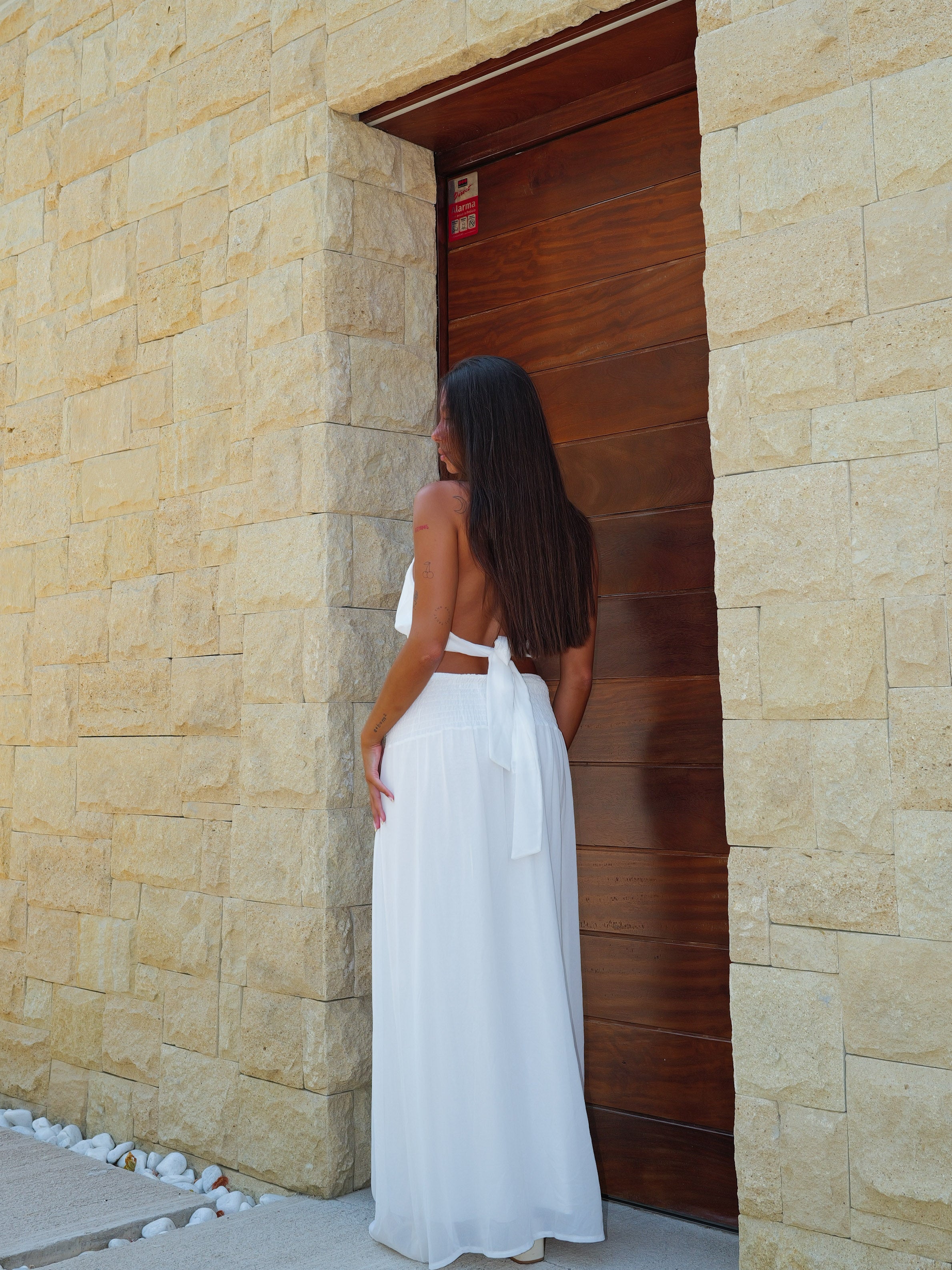 Conjunto falda cuello halter blanco