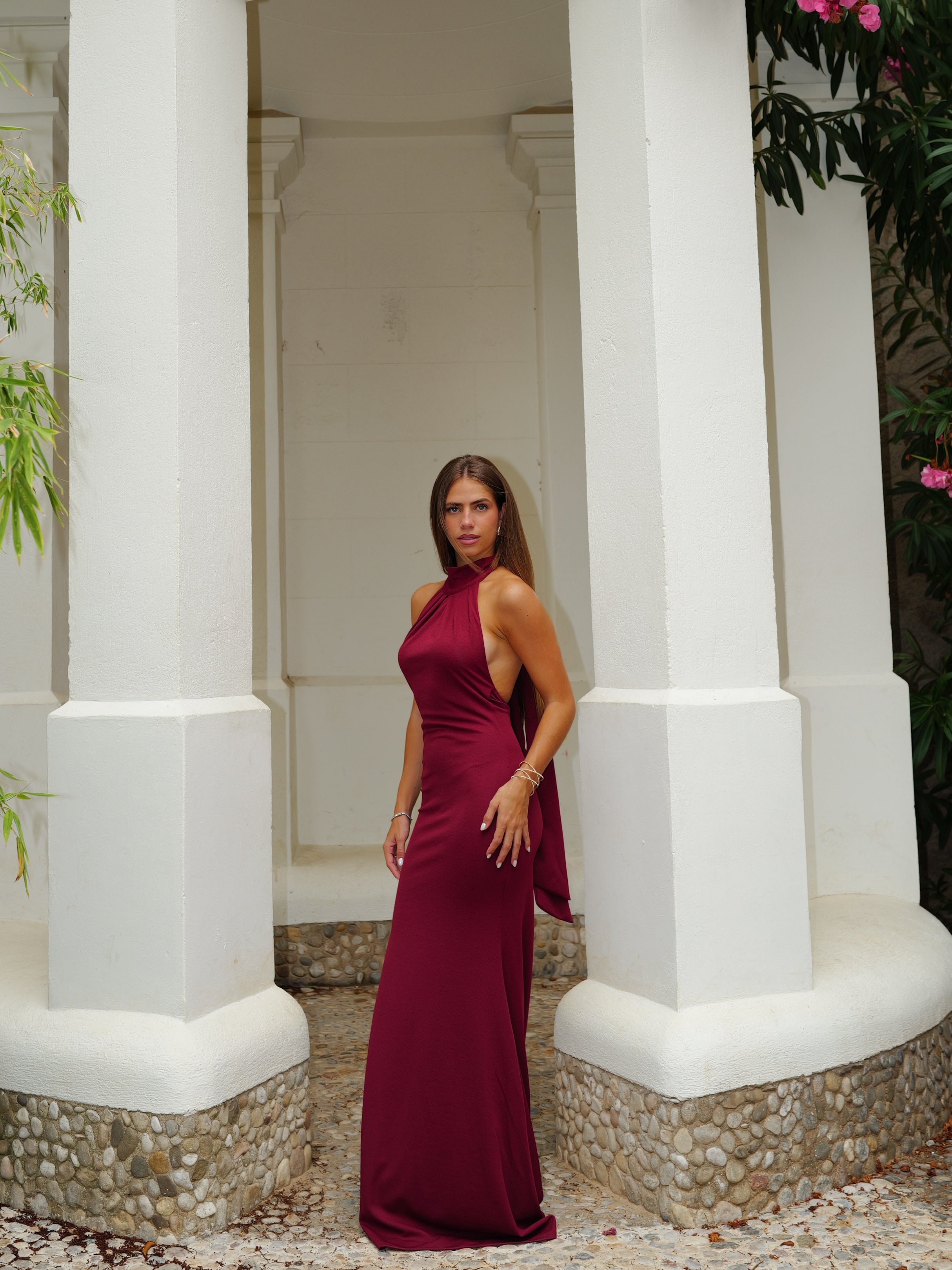Vestido largo halter lazado burdeos