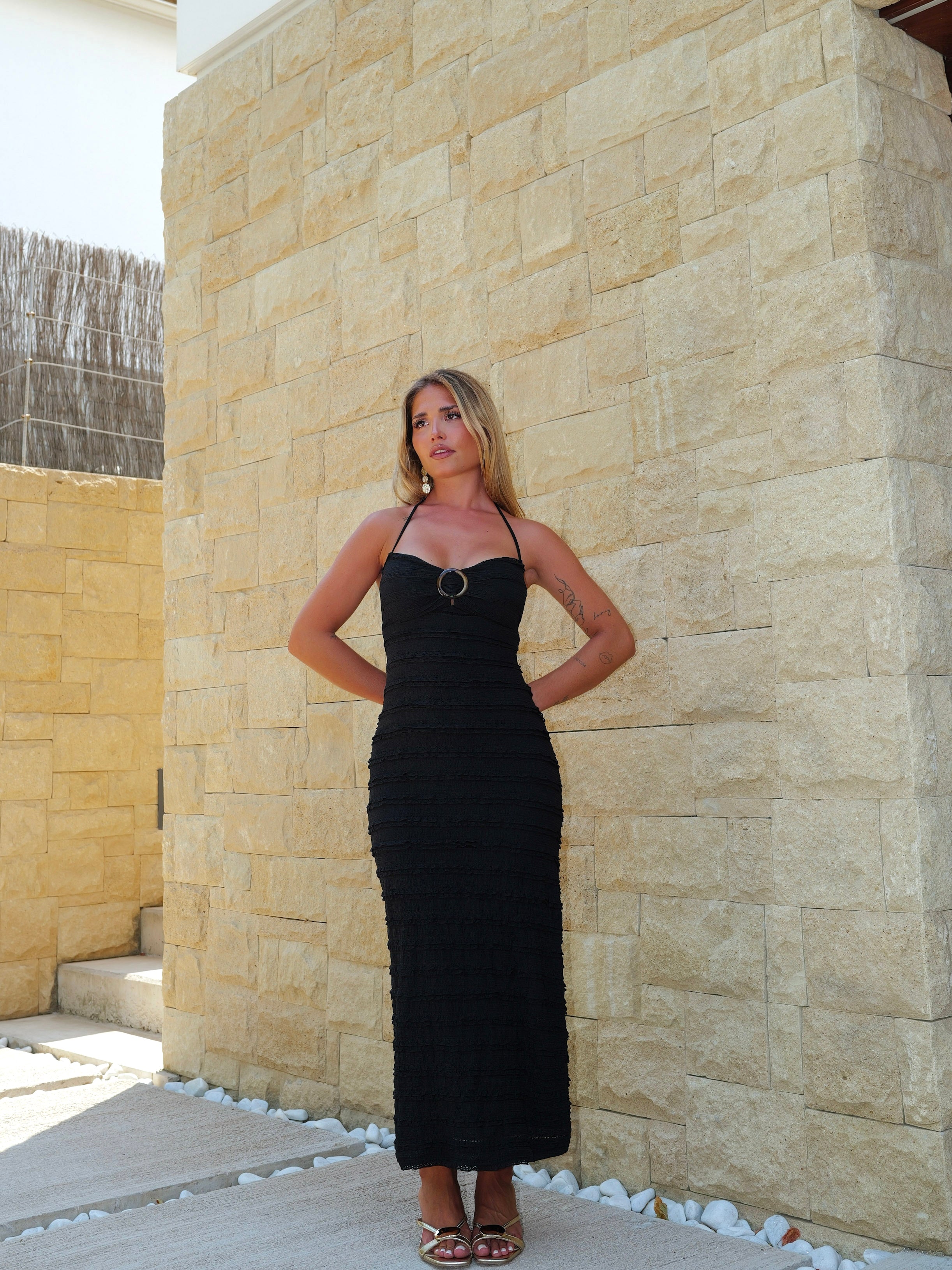 Vestido midi volantes encaje negro