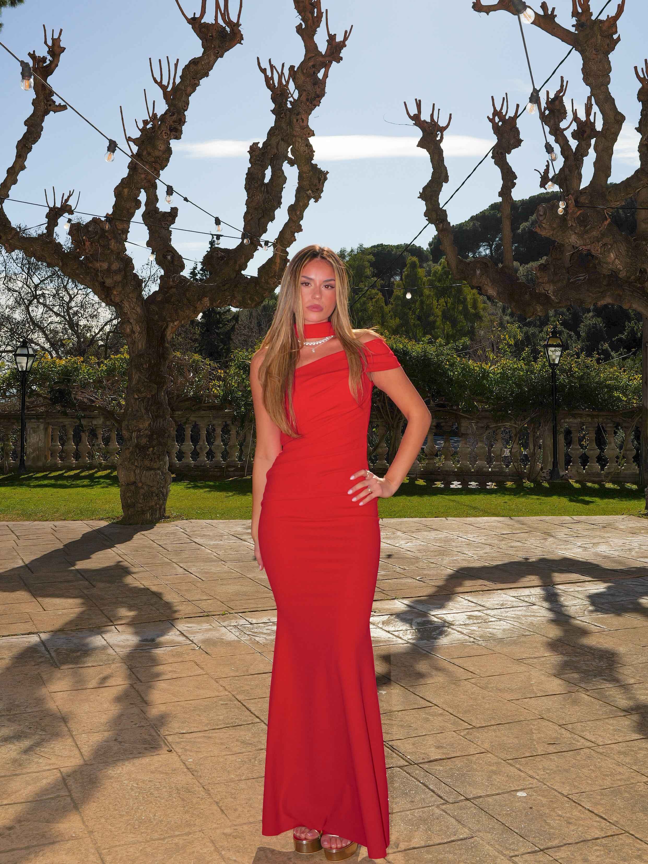 Vestido choker frunce asimétrico rojo