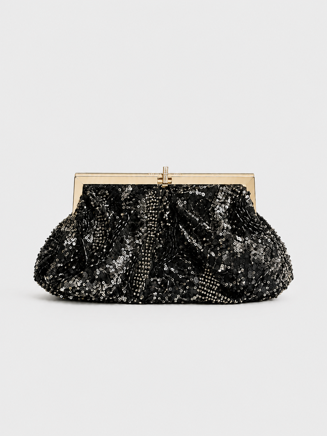 Clutch em forma de bombonera com lantejoulas pretas