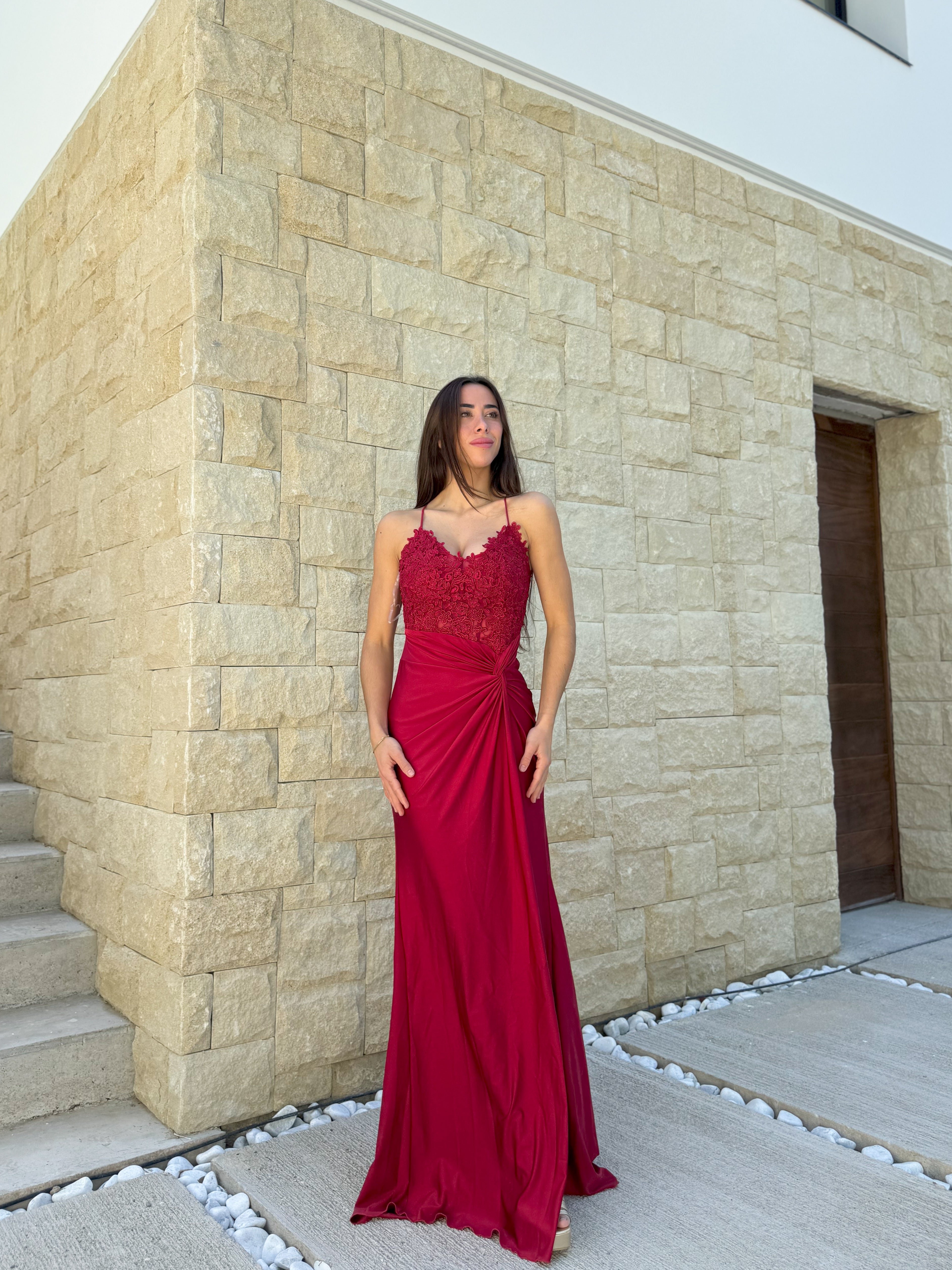 Vestido corazón nudo encaje vino