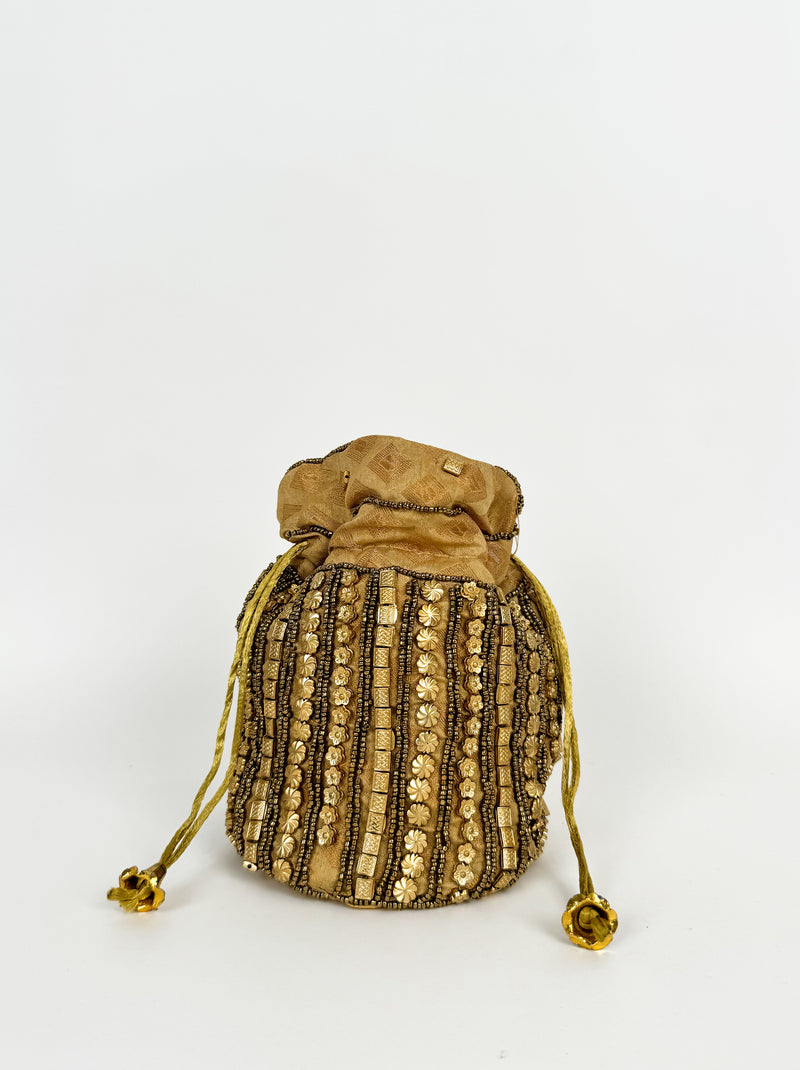 Clutch saco adornos dorado