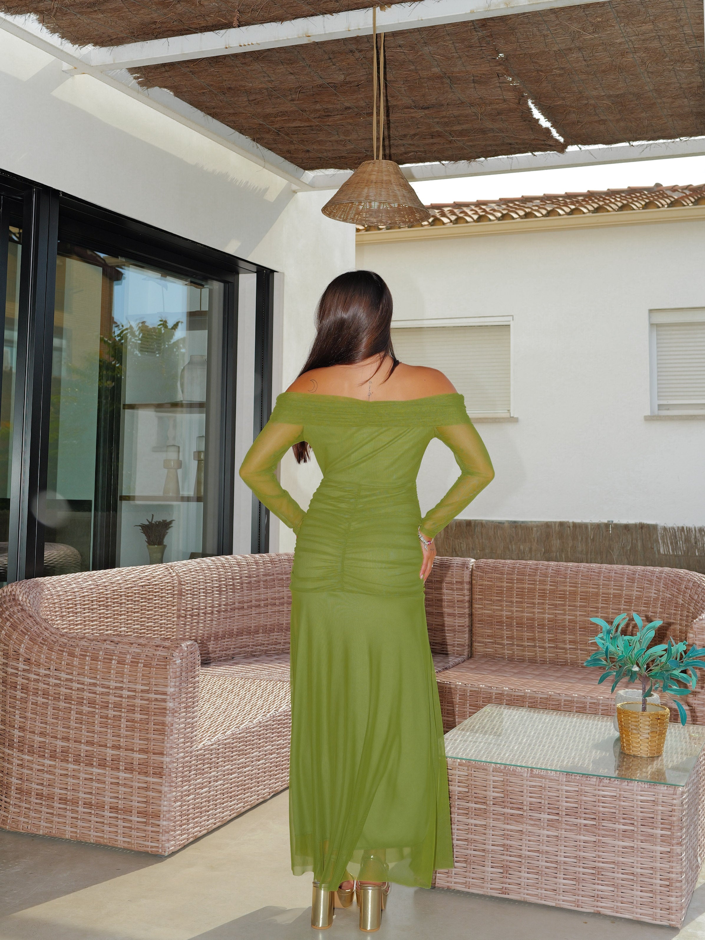 Vestido barco mangas tulle oliva